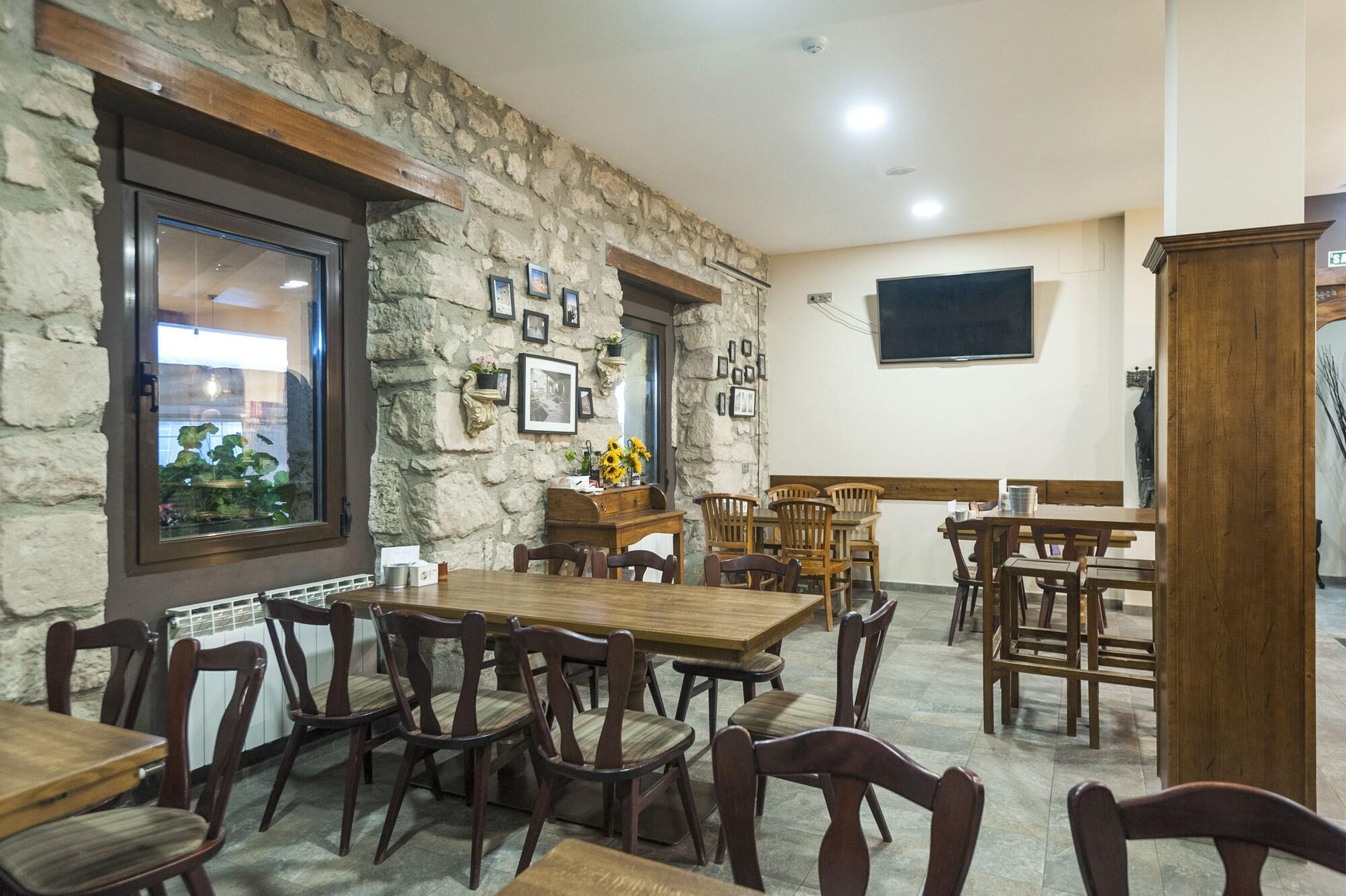 Bar/Salón Albergue La Fábrica