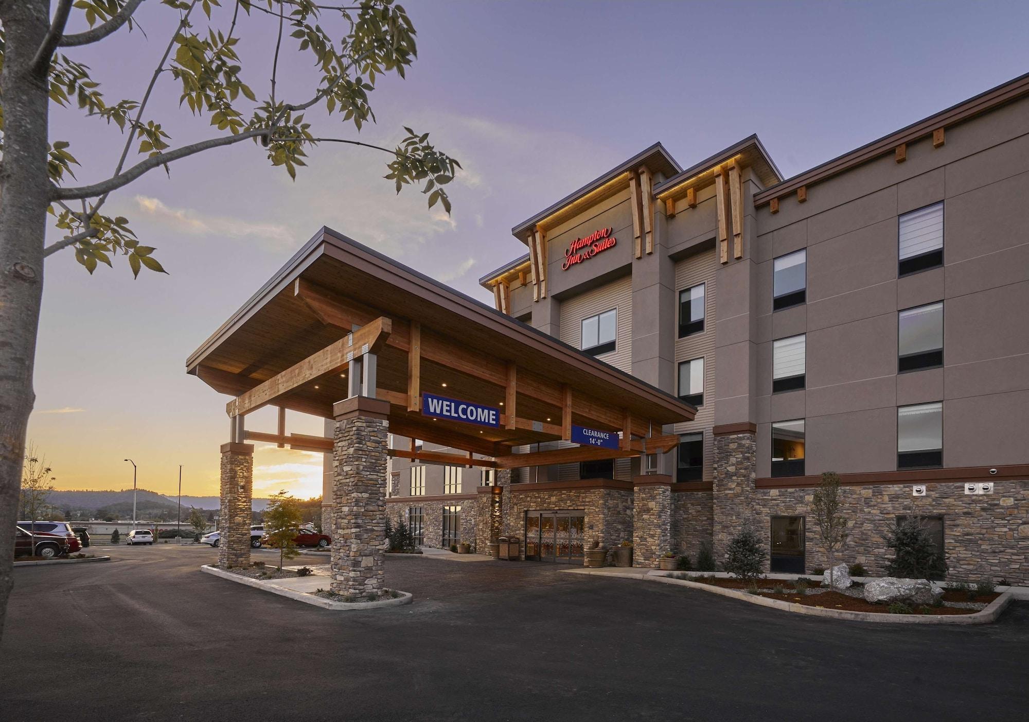 Vista Exterior Hampton Inn & Suites Roseburg