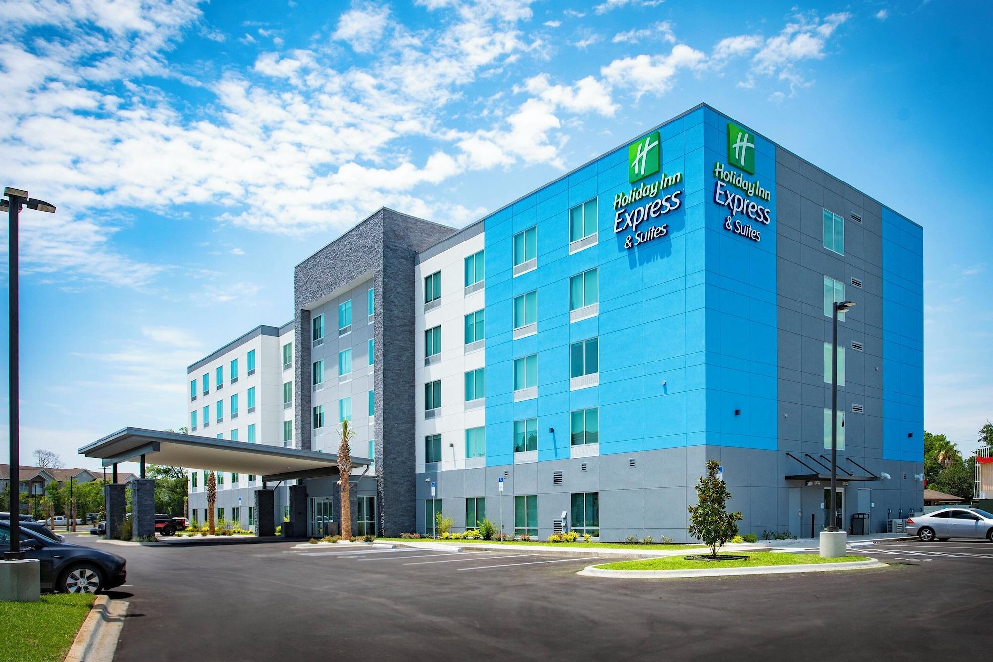 Vista Exterior Holiday Inn Express & Suites Pensacola Airport North – I-10 by IHG