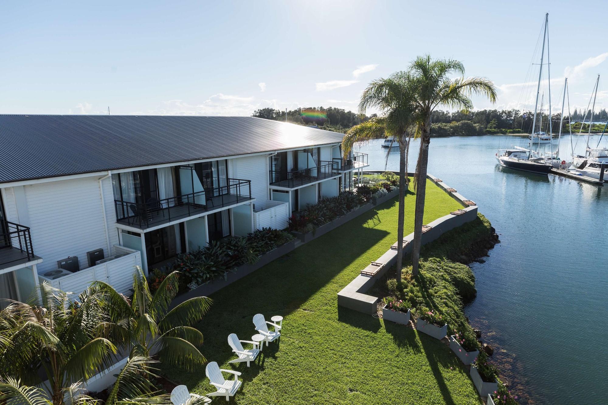 Vista Exterior Sails Port Macquarie - By Rydges