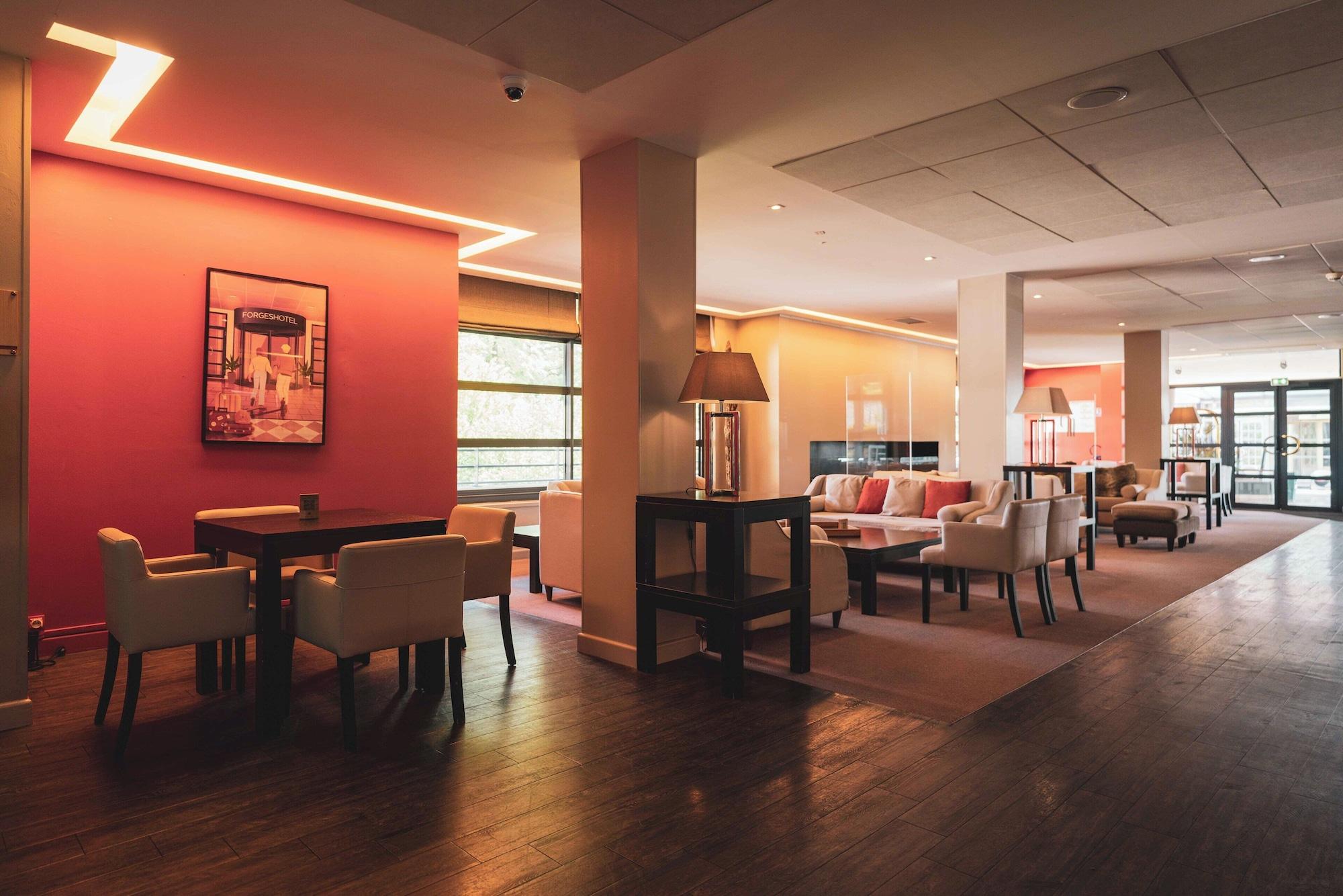 Vista Lobby Forges Hotel