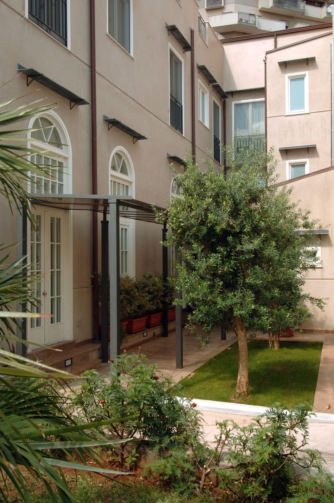 Vista Exterior Ucciardhome Grand