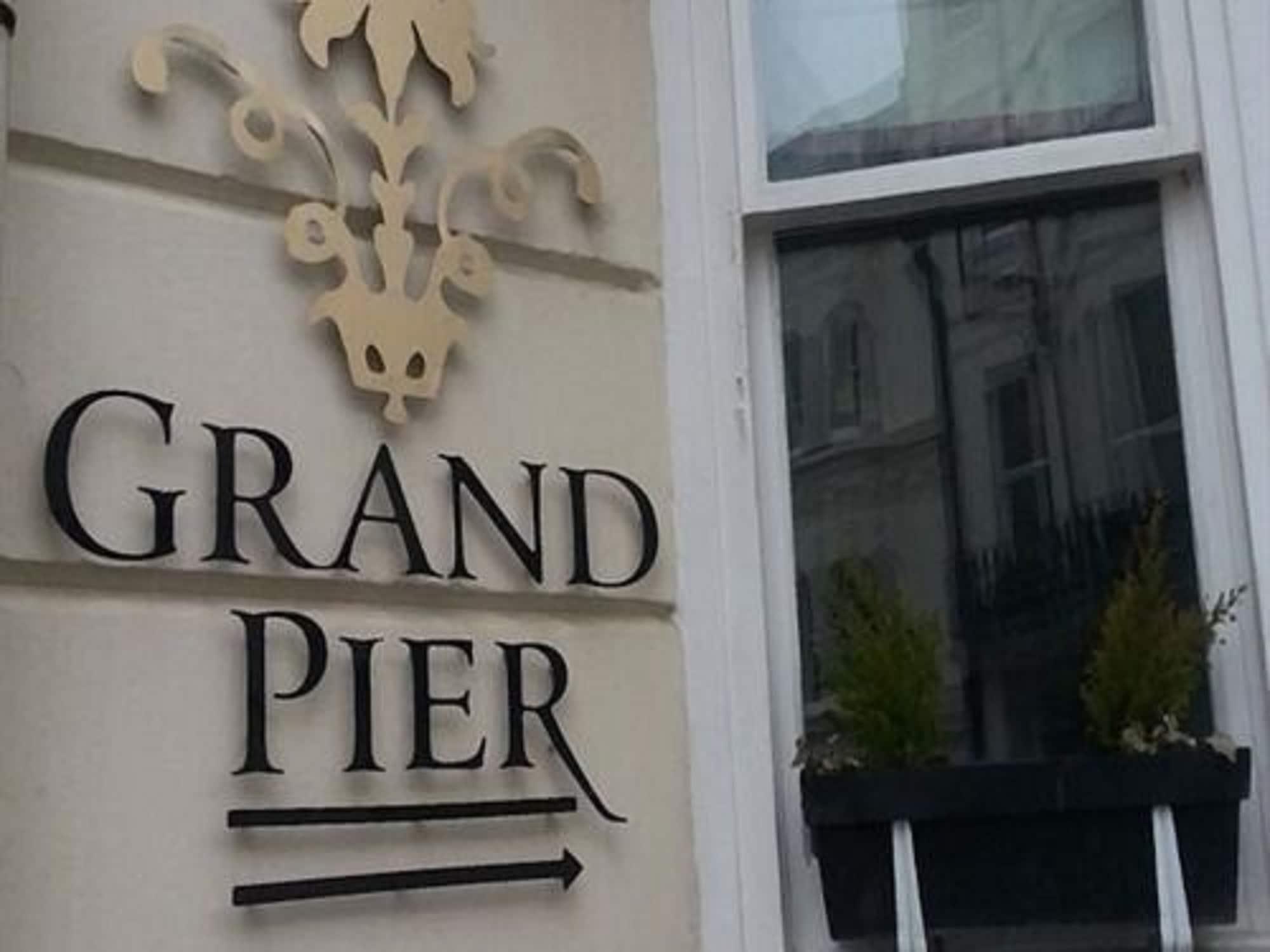 Vista Exterior Grand Pier Guest House