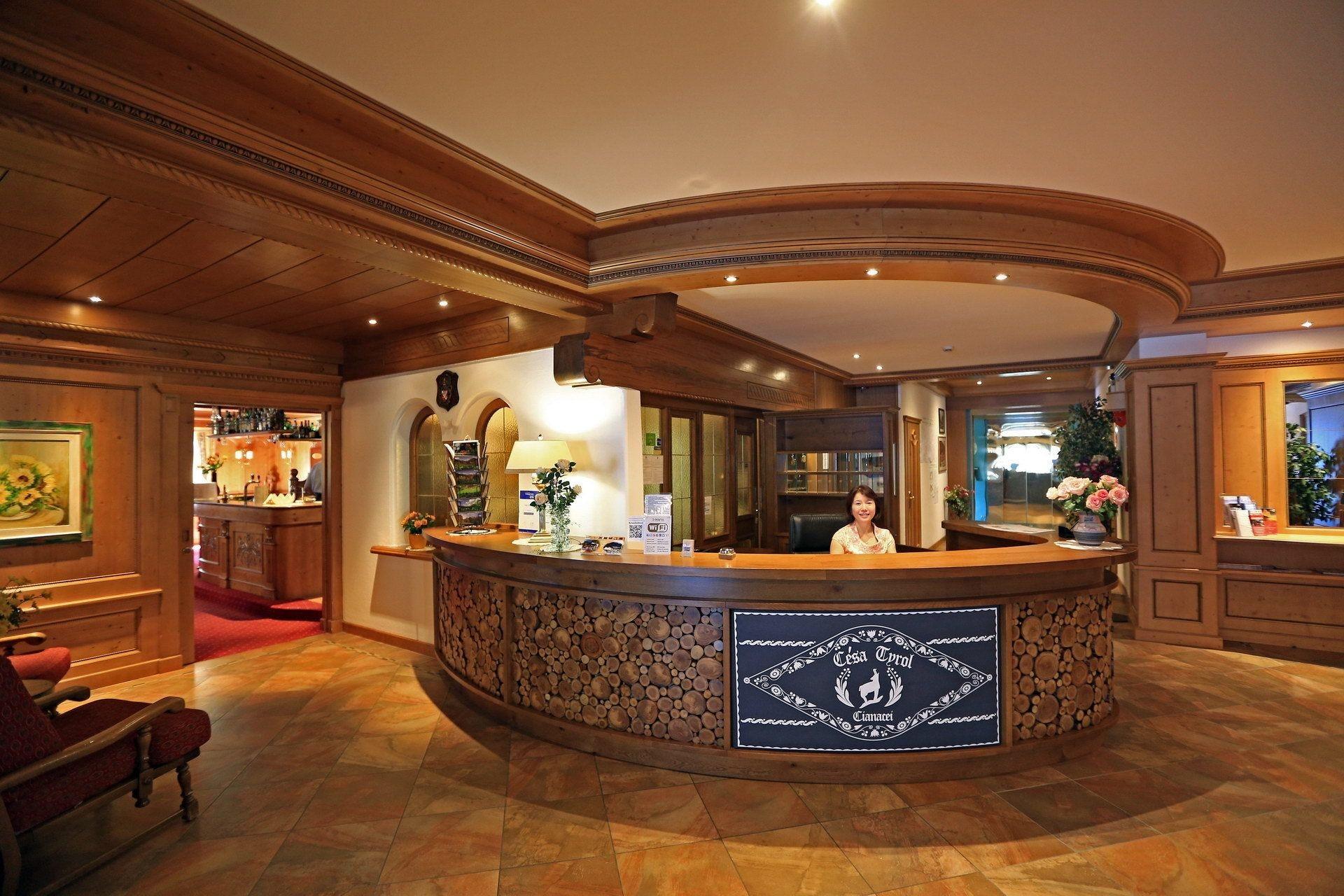 Vista Lobby Hotel Cesa Tyrol