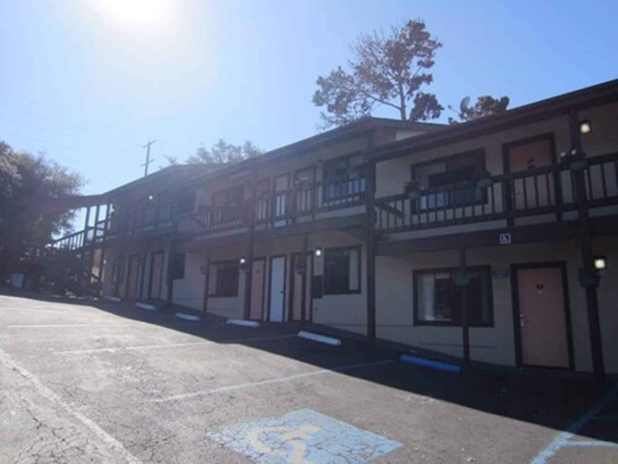 Vista Exterior Monterey Fairgrounds Inn
