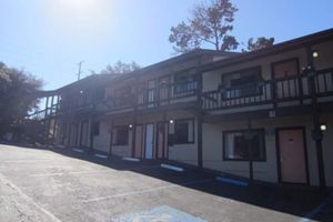 Alojamiento - Monterey Fairgrounds Inn