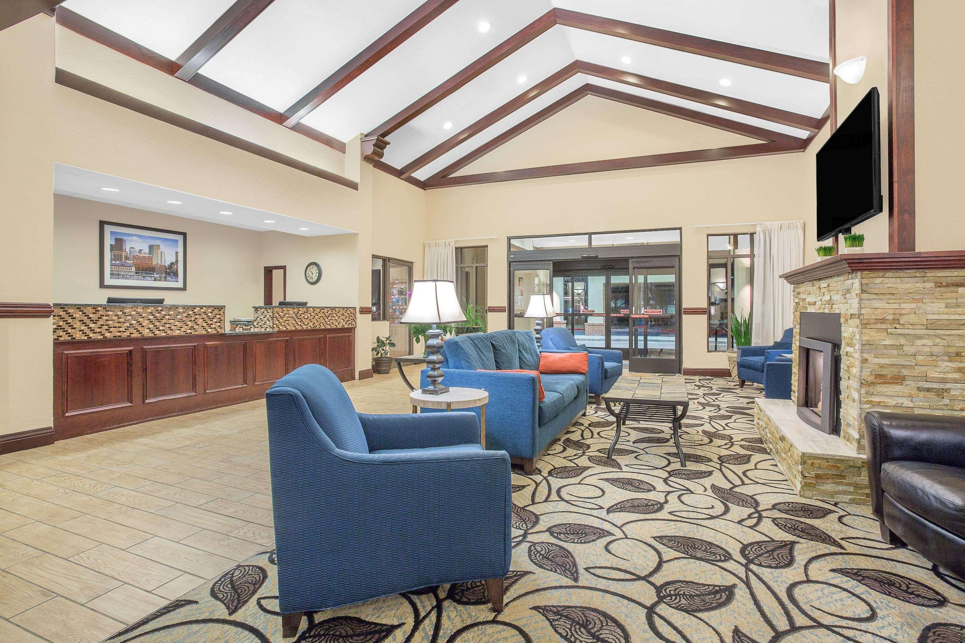 Vista Lobby Ramada by Wyndham Denver International Airport