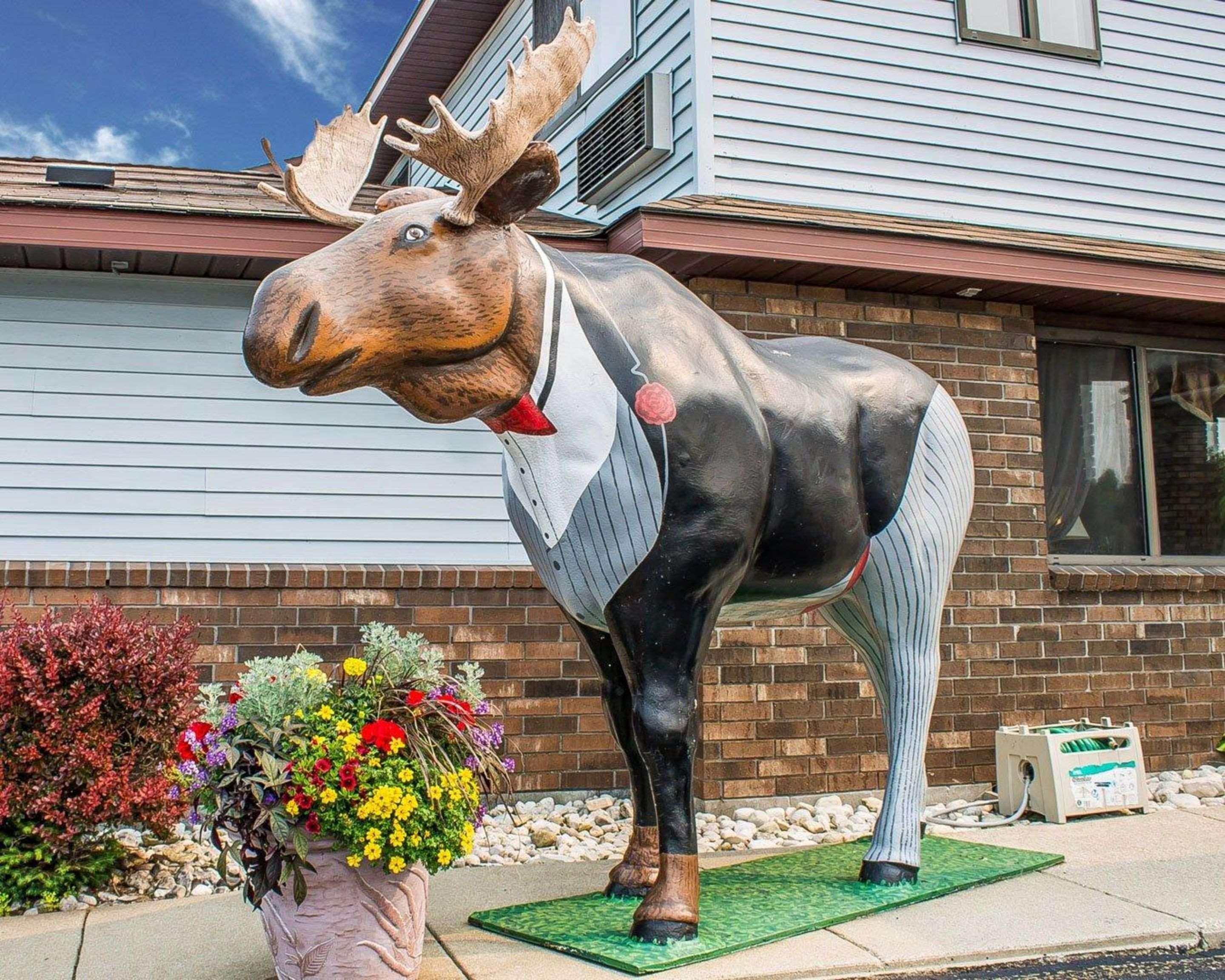 Vista Exterior Comfort Inn Manistique