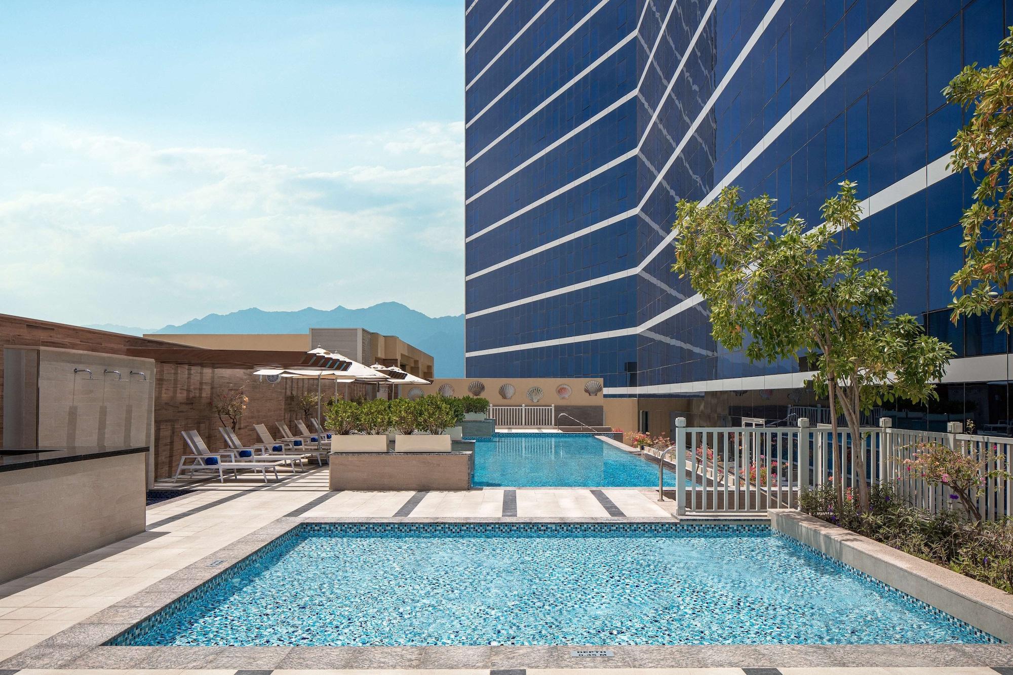 Vista Piscina Doubletree By Hilton Fujairah City