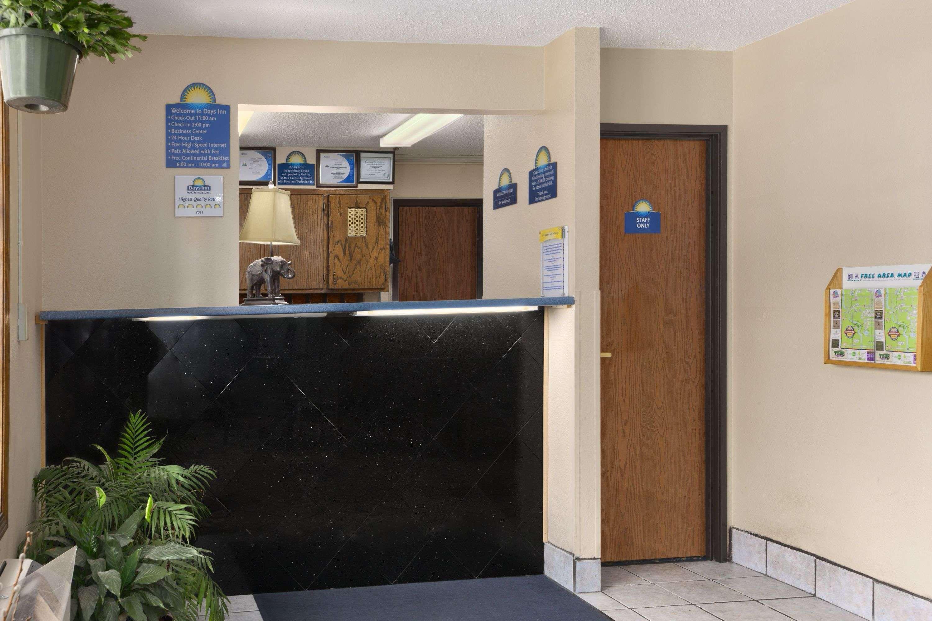 Vista Lobby Days Inn by Wyndham Keene NH