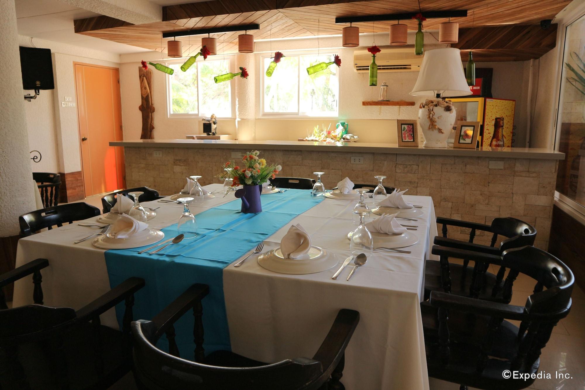 Bar/Salón Antulang Beach Resort