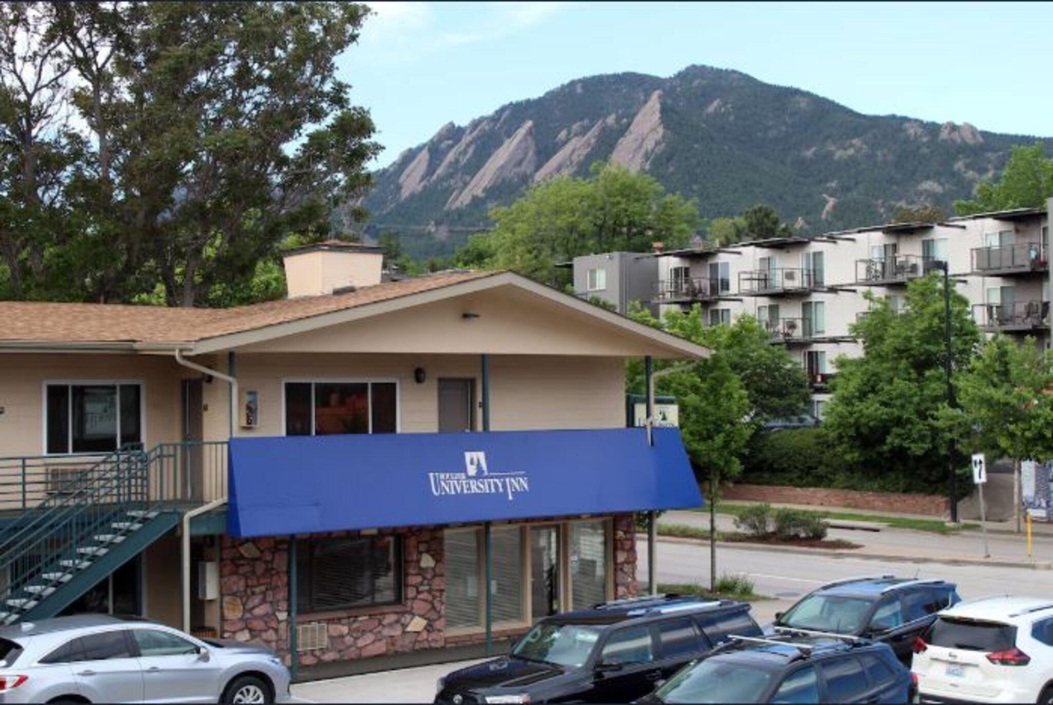 Vista Exterior Boulder University Inn