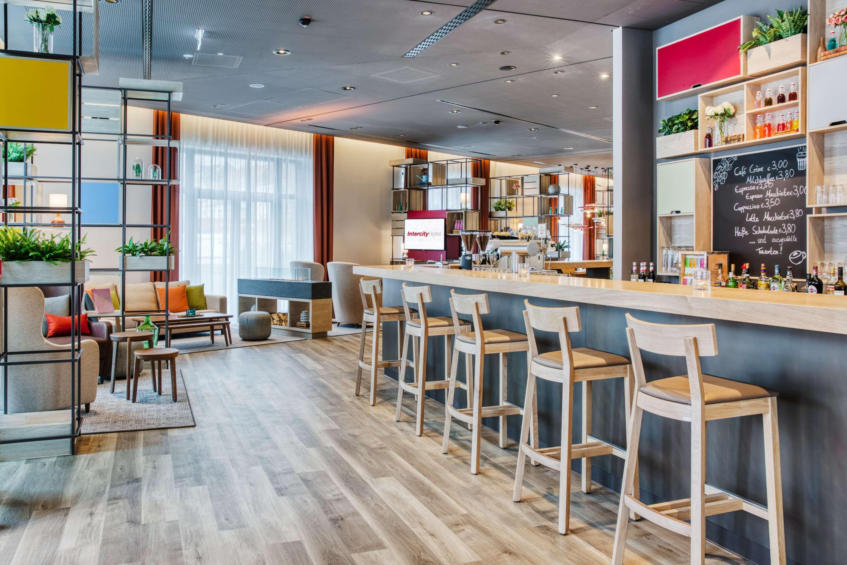Bar/Salón IntercityHotel Hannover Hauptbahnhof Ost