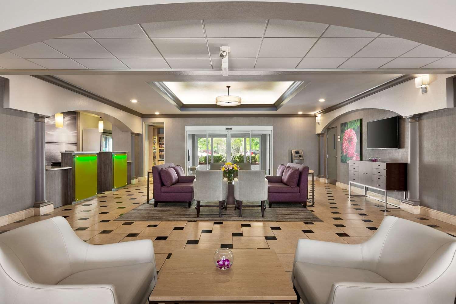 Vista Lobby La Quinta Inn & Suites Port Charlotte