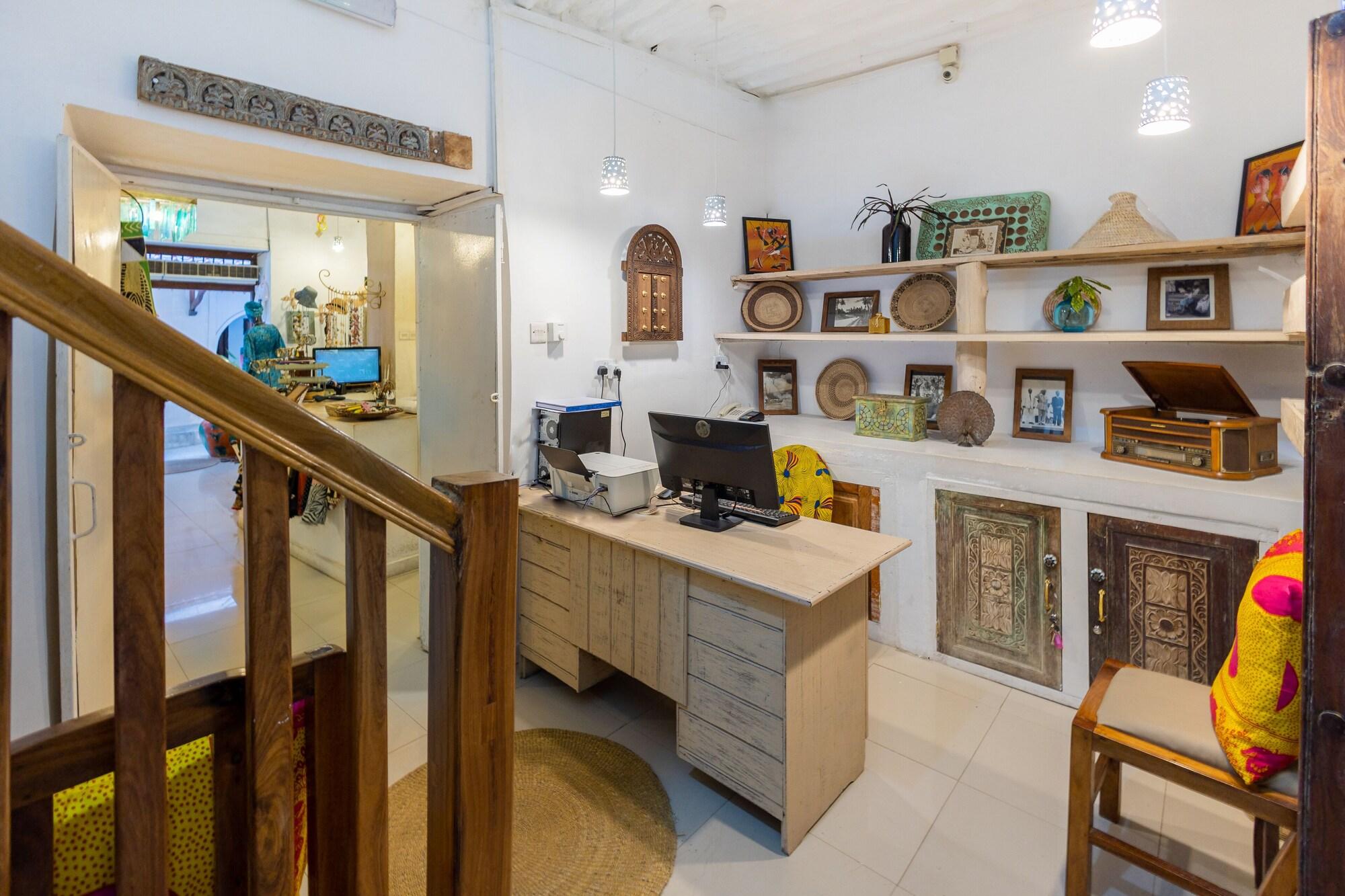 Vista Lobby Sharazad Wonders Boutique