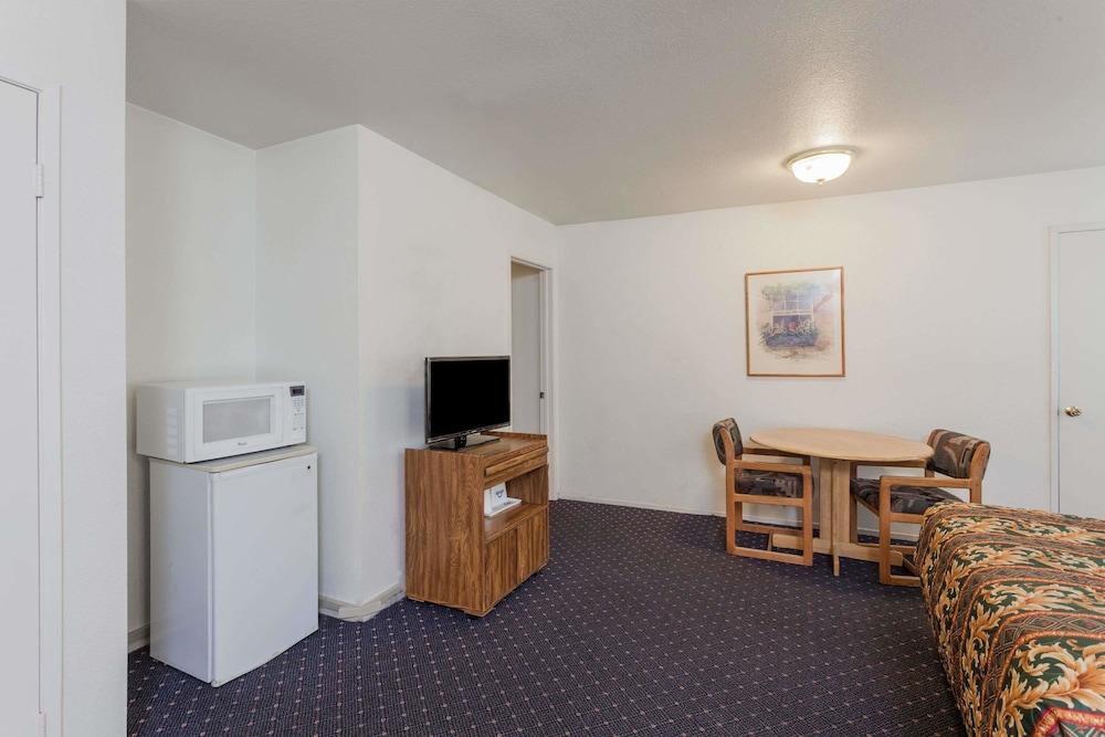 Habitación Days Inn by Wyndham Anaheim West