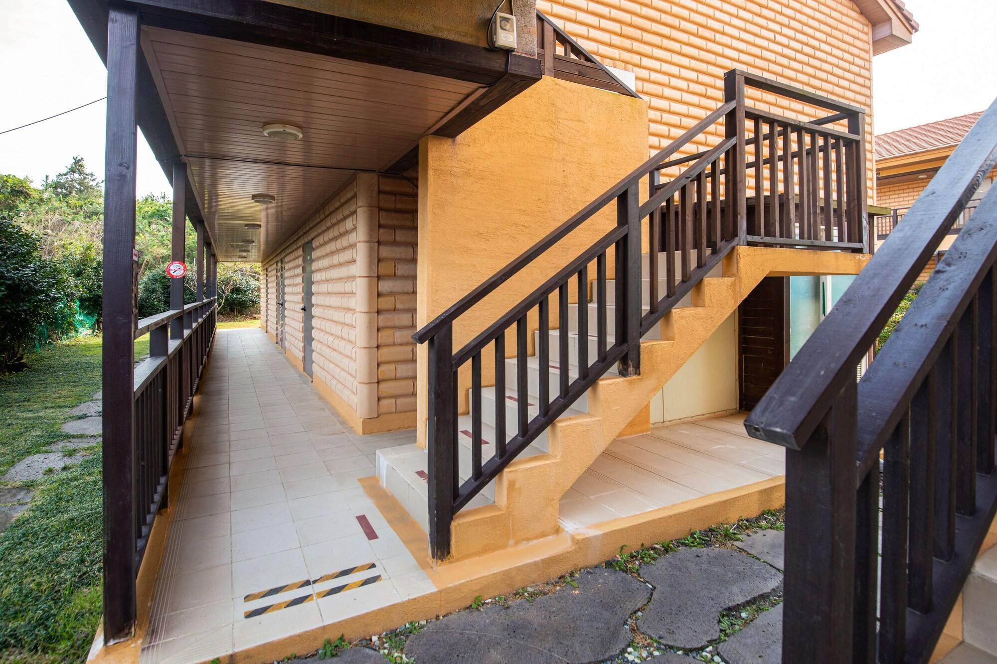 Vista Lobby Red Clay