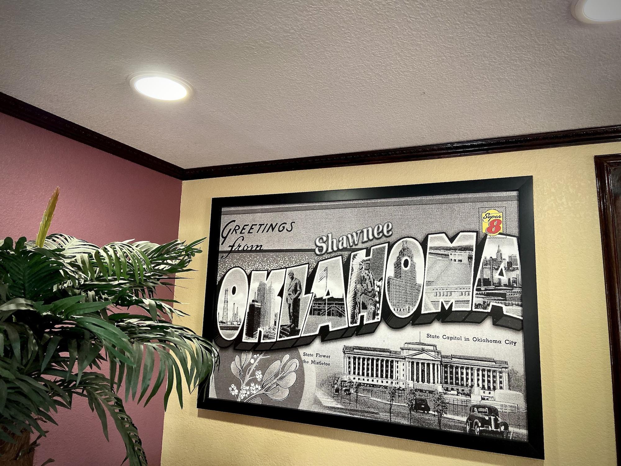 Vista Lobby Super 8 by Wyndham Shawnee