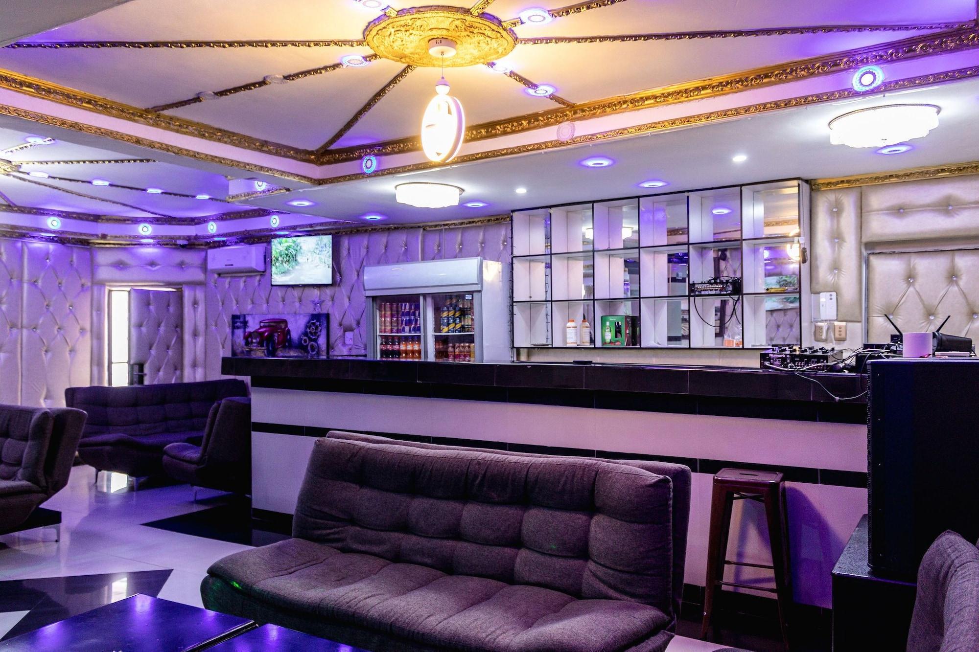 Bar/Salón Gold Crown international Hotel