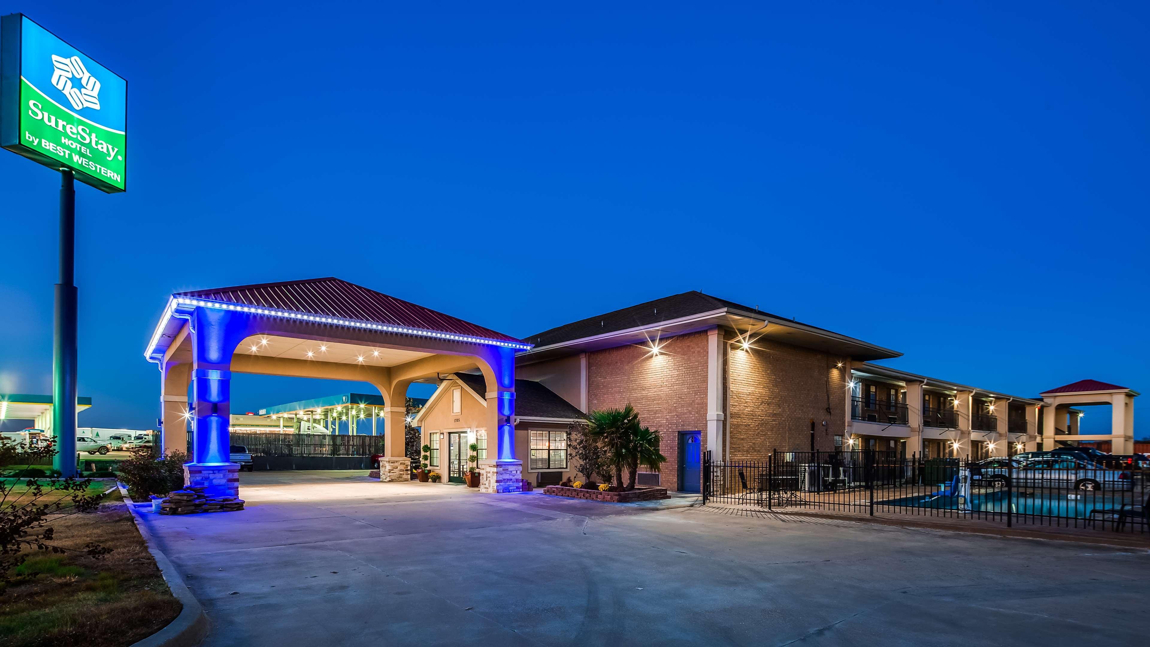 Vista Exterior SureStay Hotel by Best Western Terrell