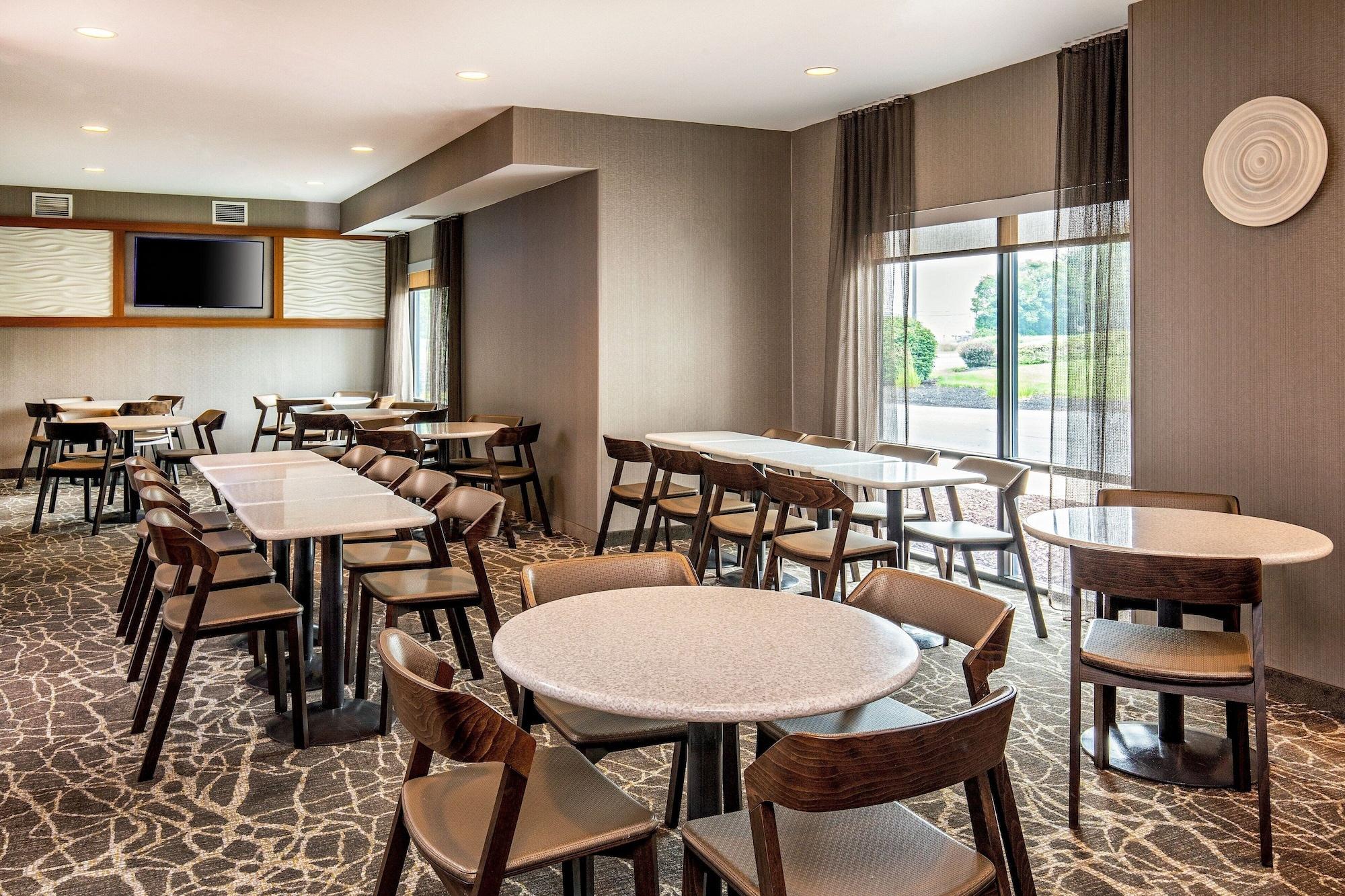 Restaurant SpringHill Suites by Marriott Hershey Near the Park