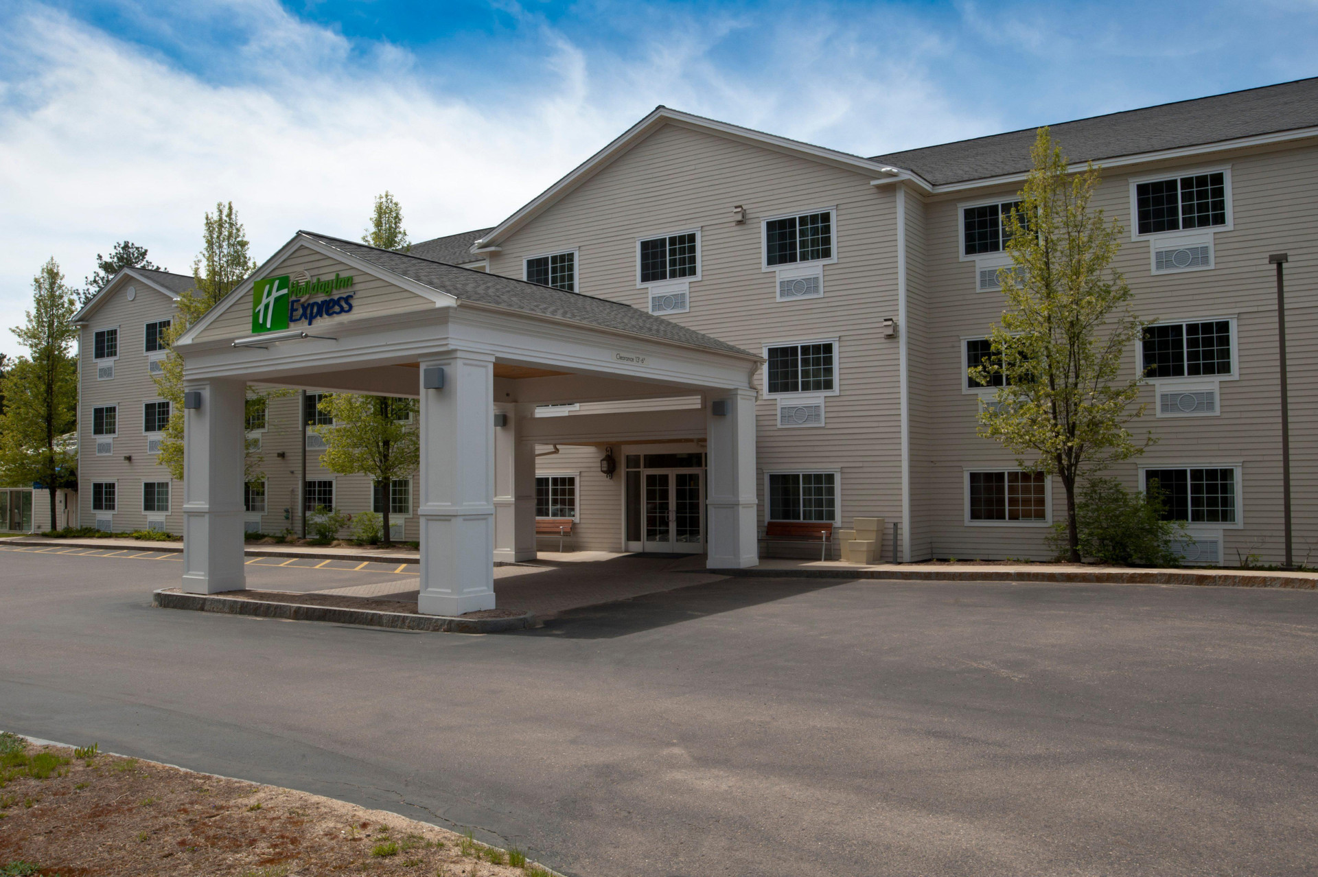 Vista Exterior Holiday Inn Express Hotel and Suites North Conway