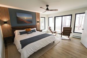 Alquiler Vacacional - Lake Superior & River Luxury Home-1,000 ft of Beachfront