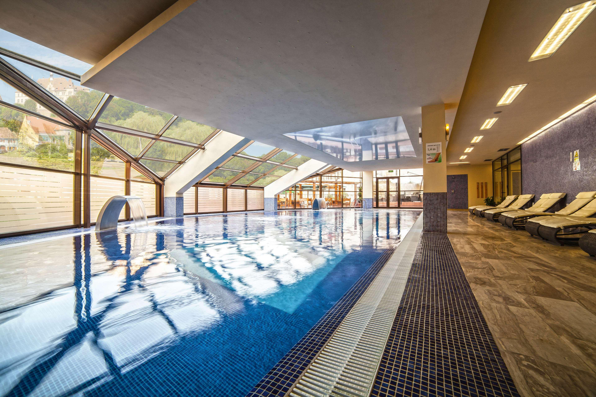 Vista Piscina DoubleTree by Hilton Hotel Sighisoara - Cavaler