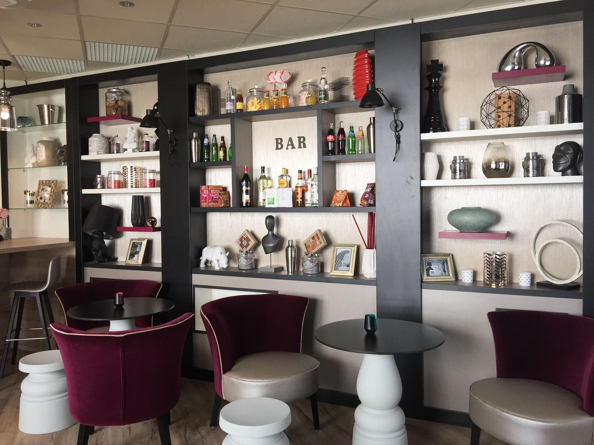 Bar/Salón ibis Styles Rouen Nord Barentin