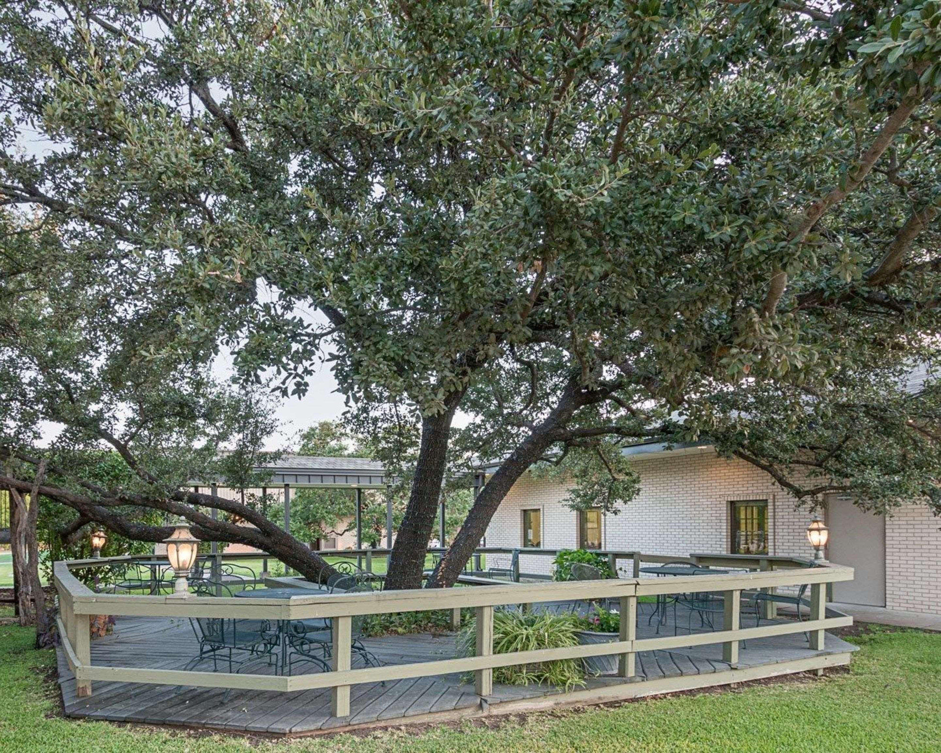 Vista Exterior Quality Inn Ennis