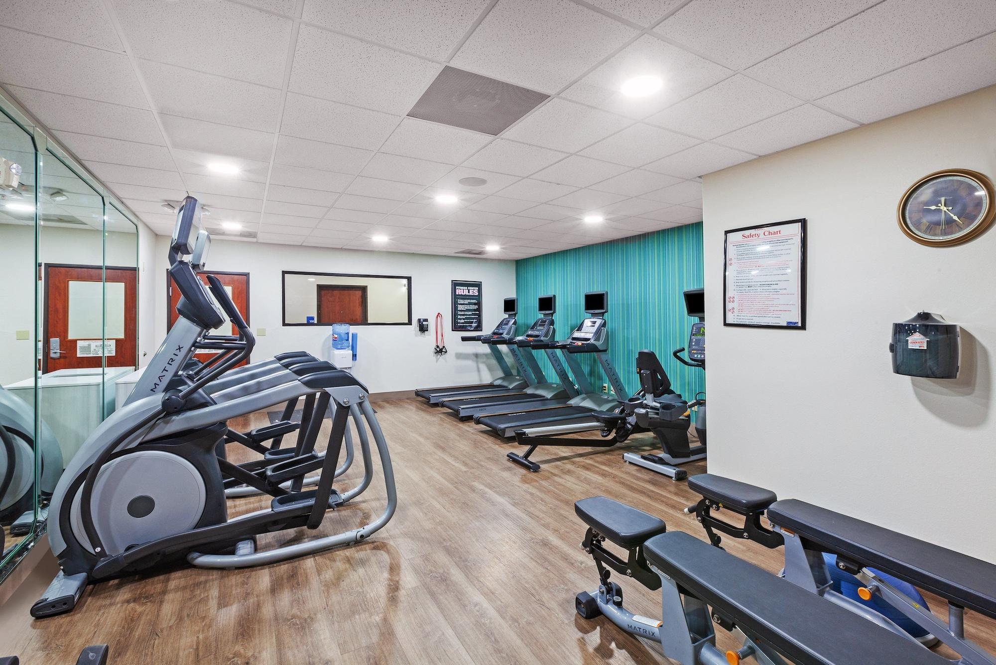 Gimnasio Holiday Inn Express Hotel & Suites Sealy by IHG