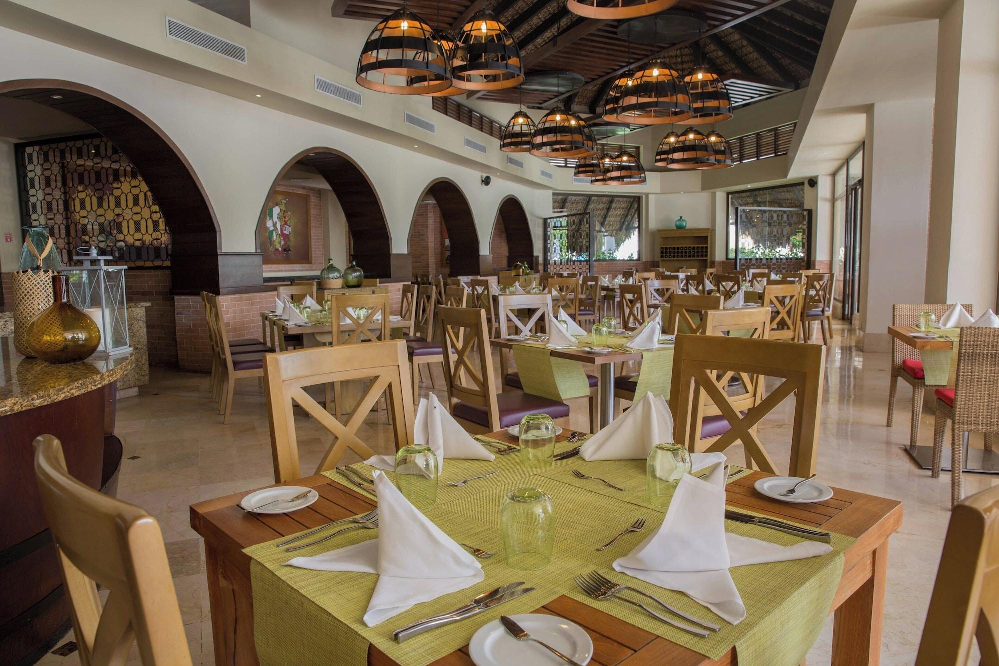 Restaurant Royalton Splash Punta Cana, An Autograph Collection All-Inclusive Resort & Casino