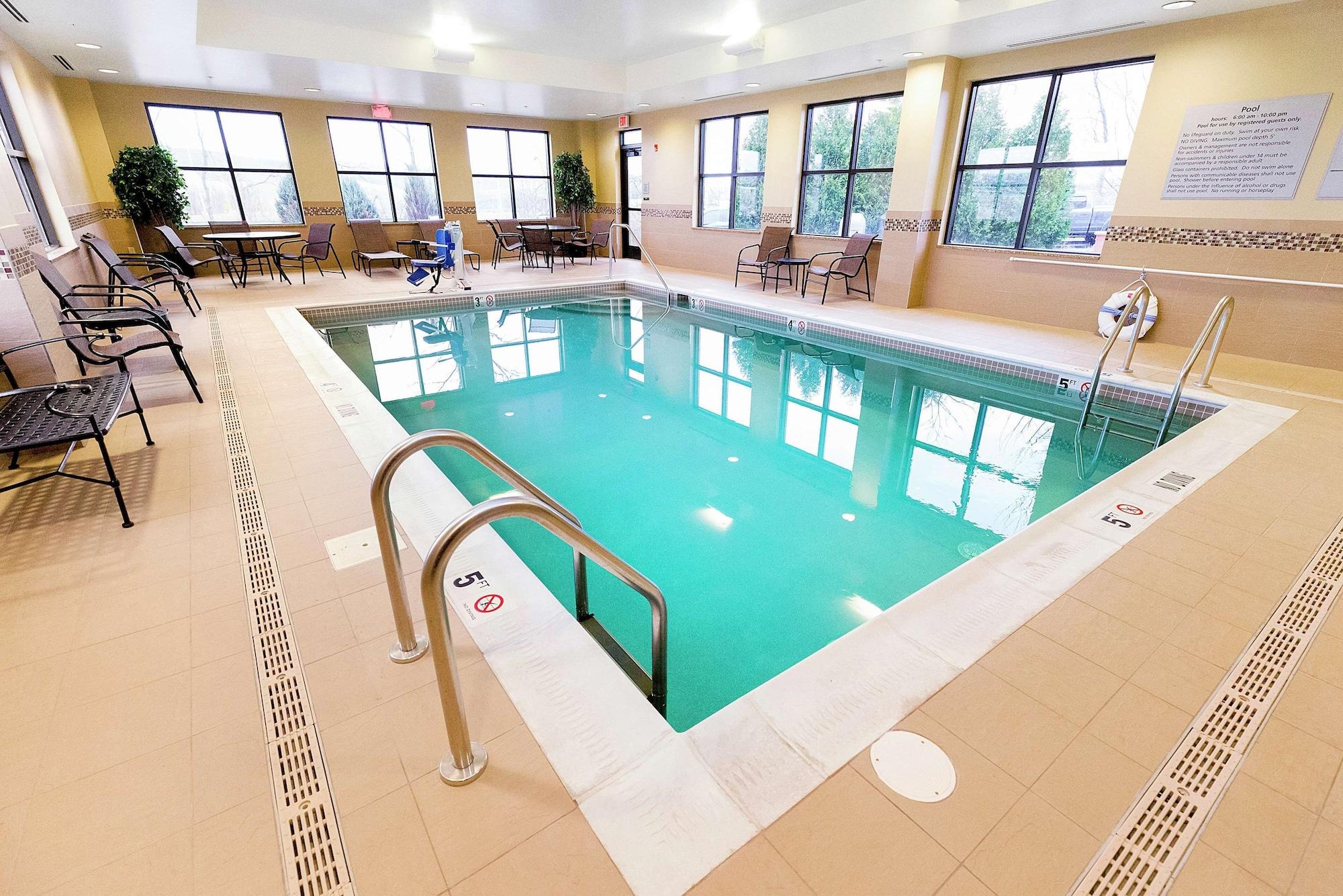 Vista Piscina Hampton Inn Waynesburg