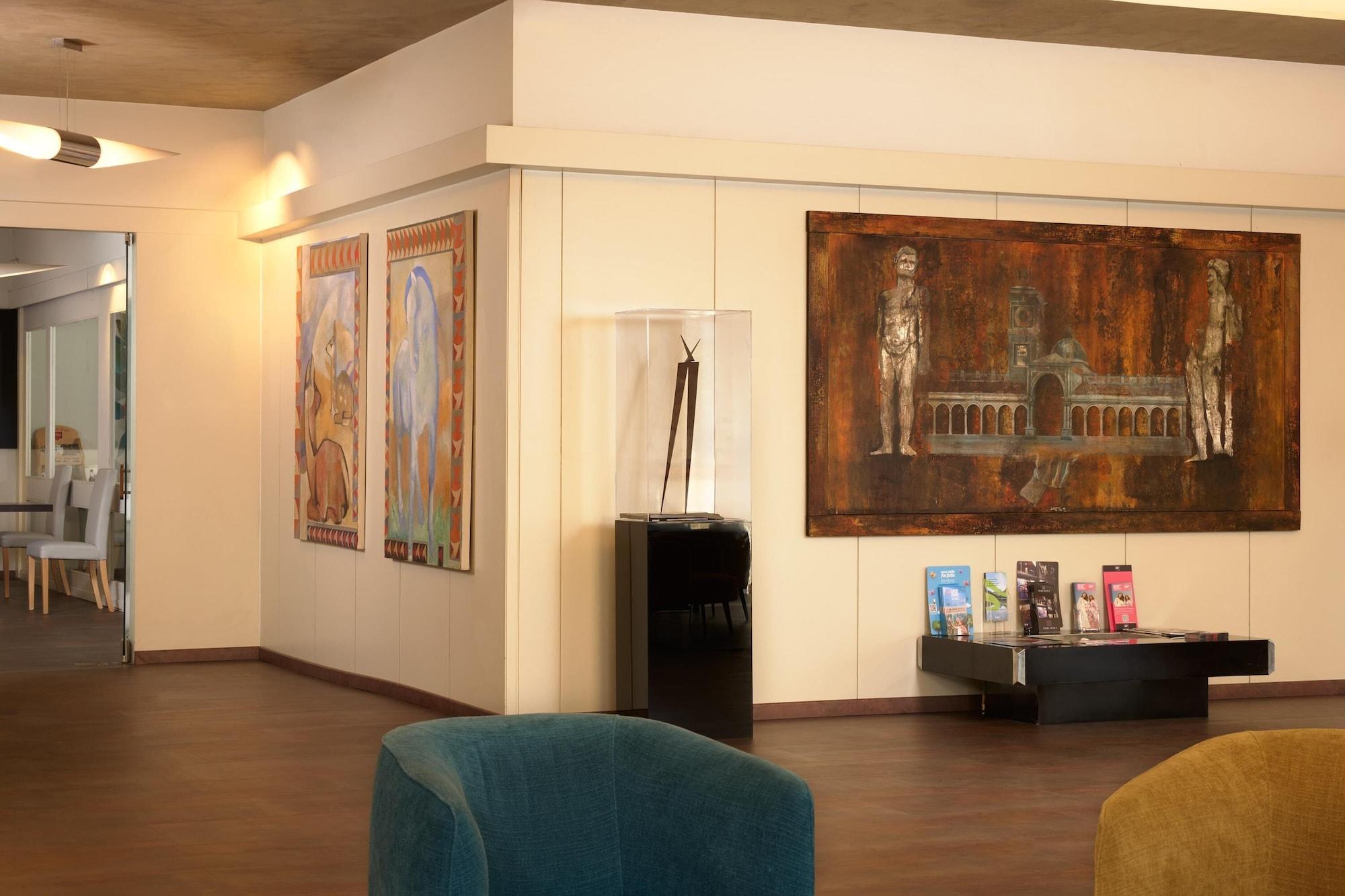 Vista Lobby Best Western Hotel Continental