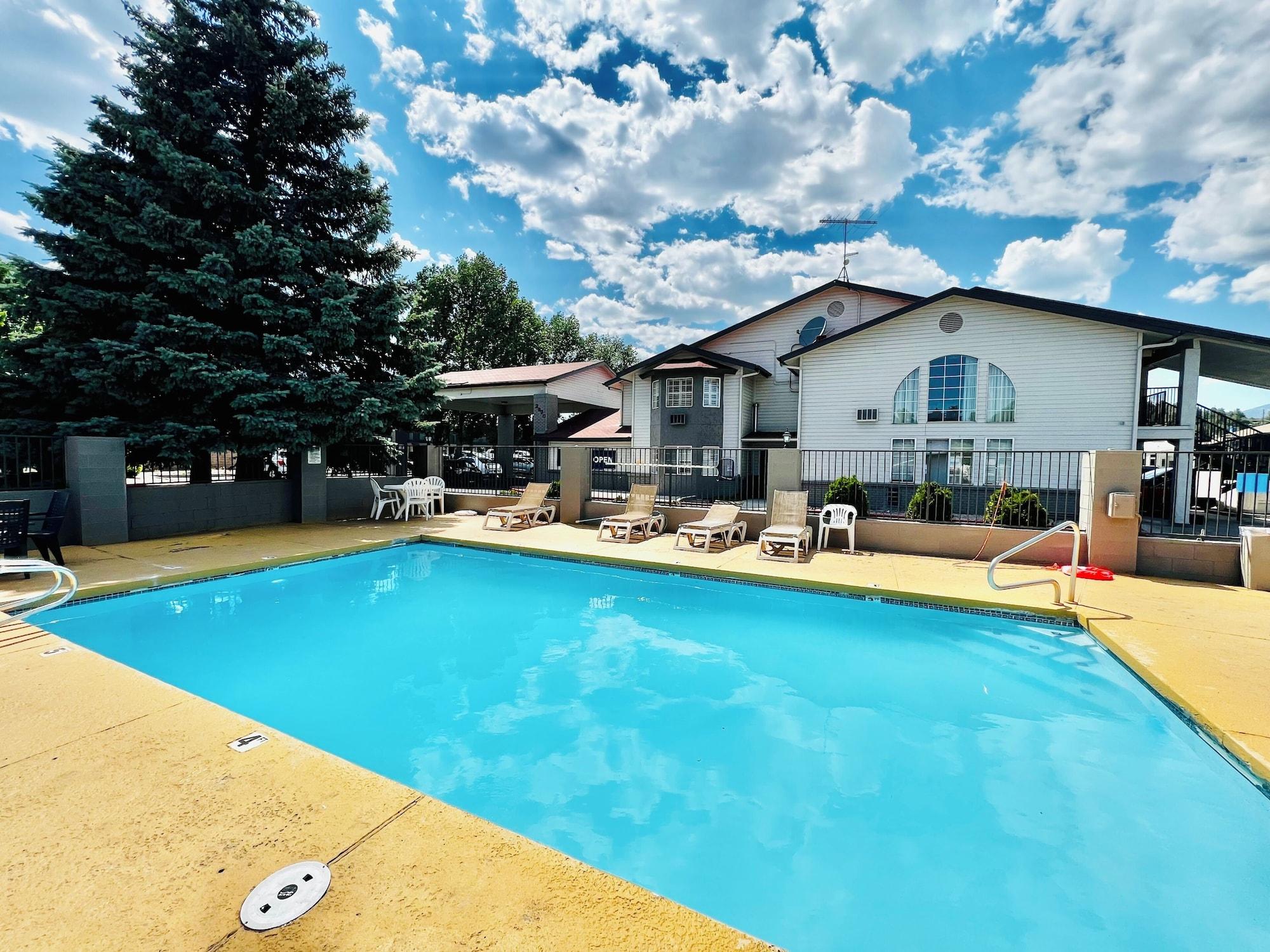Vista Piscina Days Inn & Suites by Wyndham Flagstaff Near University