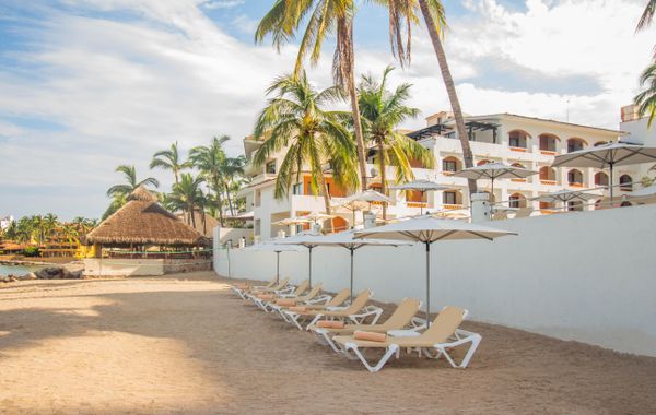 Plaza Pelicanos Club Beach Resort