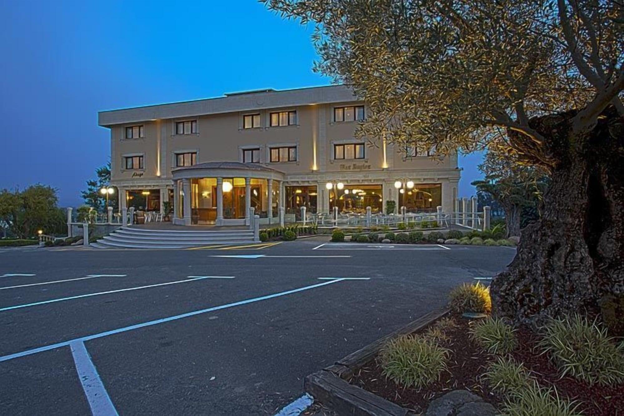 Vista Exterior Hotel Os Olivos