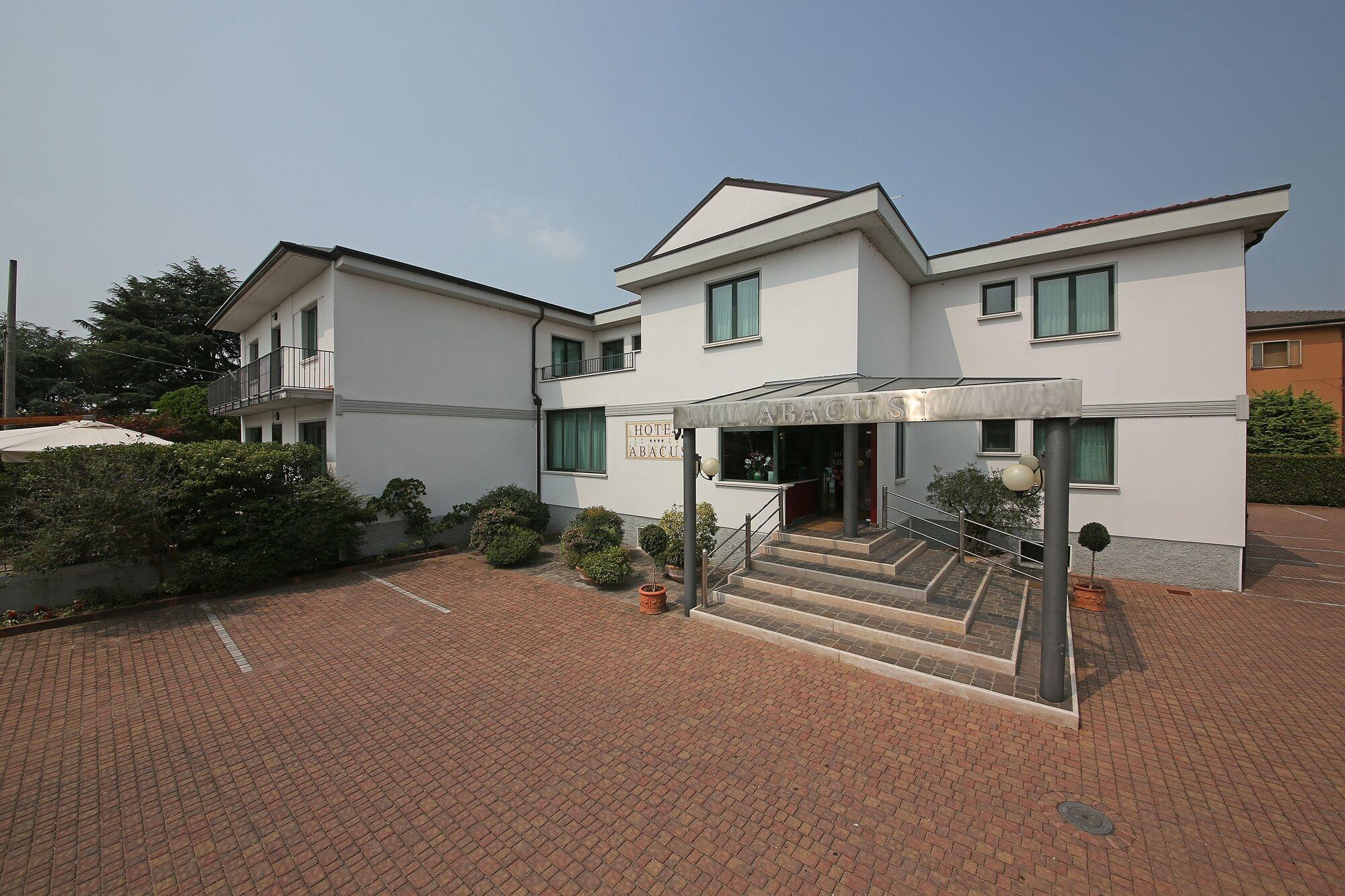 Vista Exterior Hotel Abacus