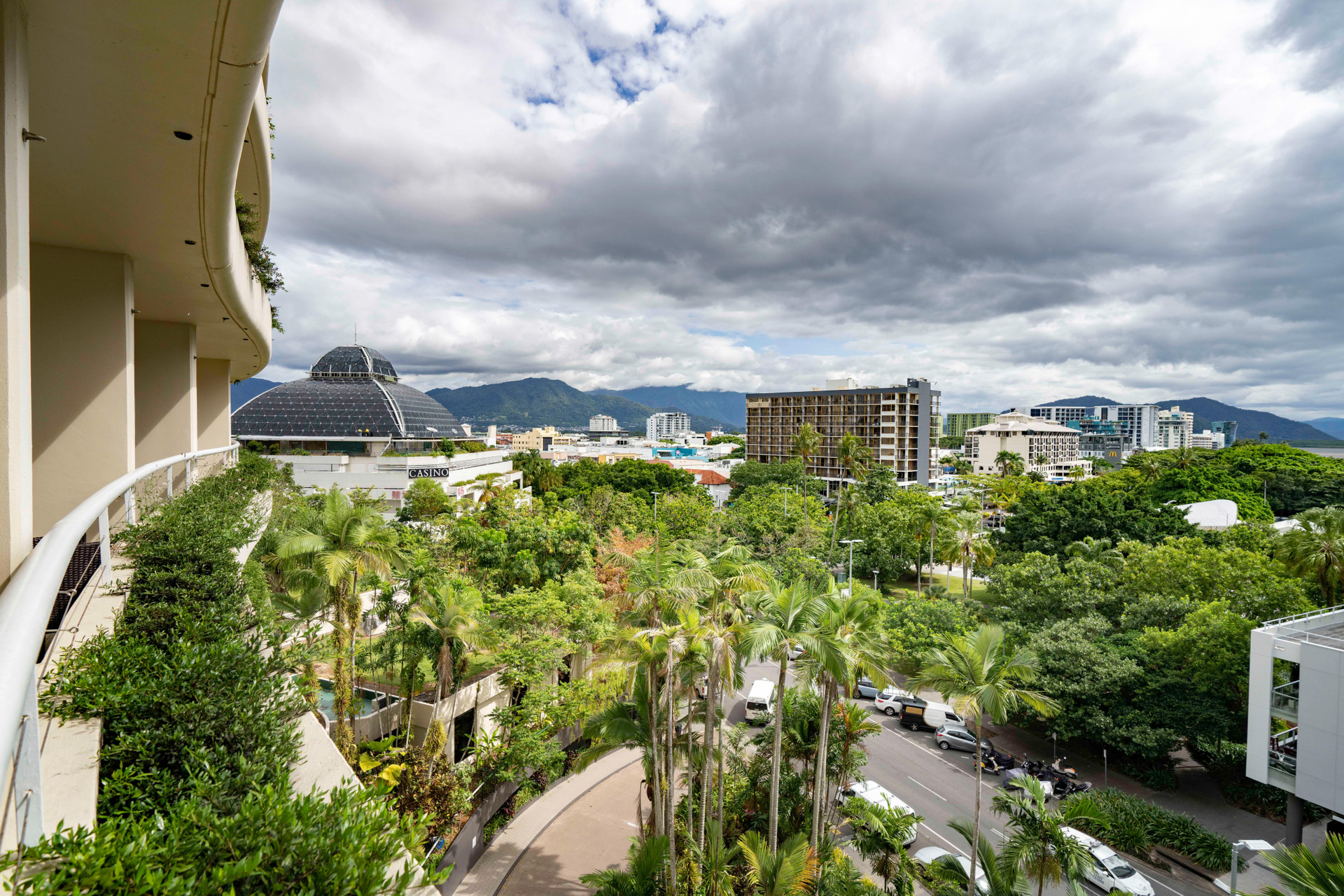 Vista Exterior Hilton Cairns