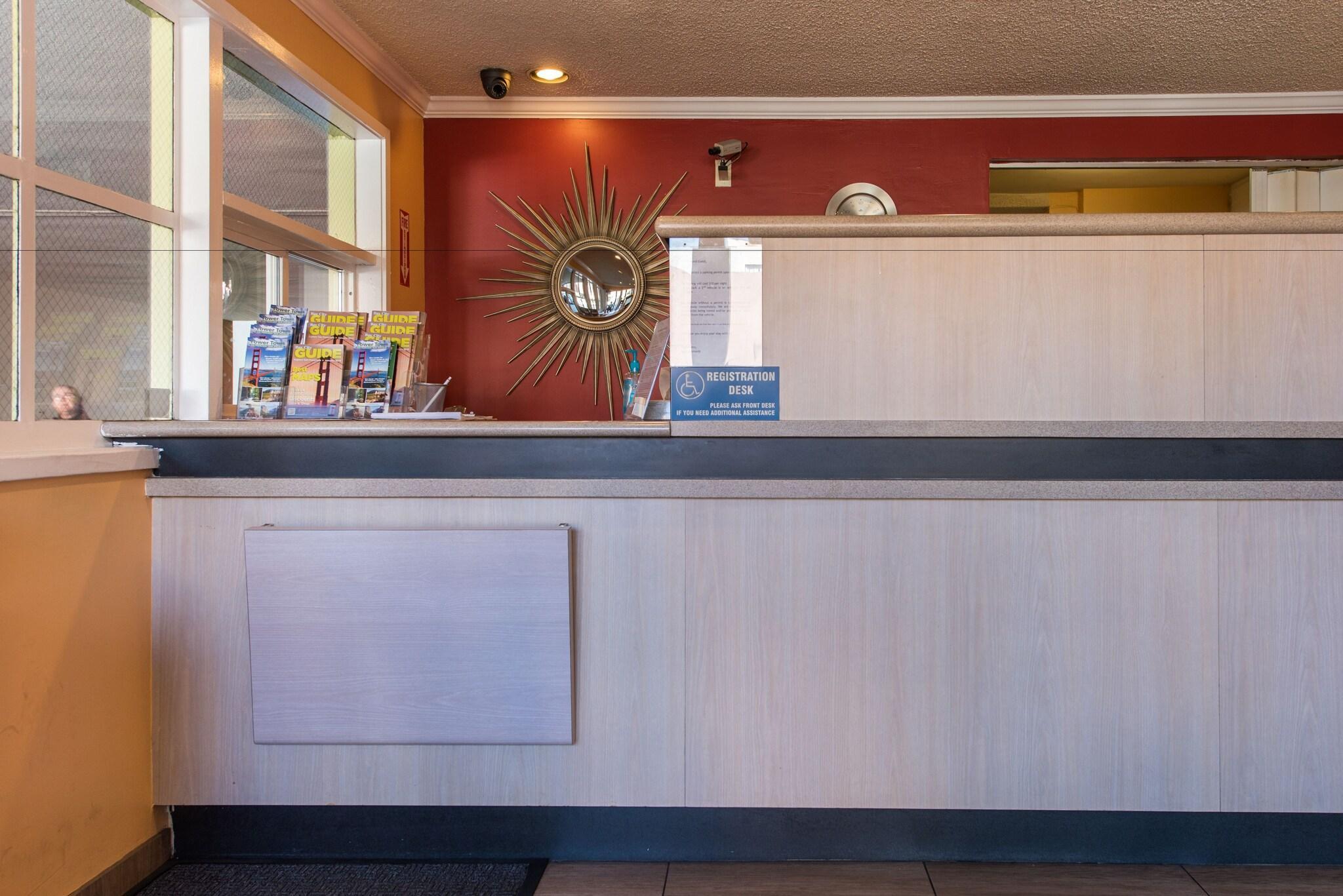 Vista Lobby Civic Center Motor Inn