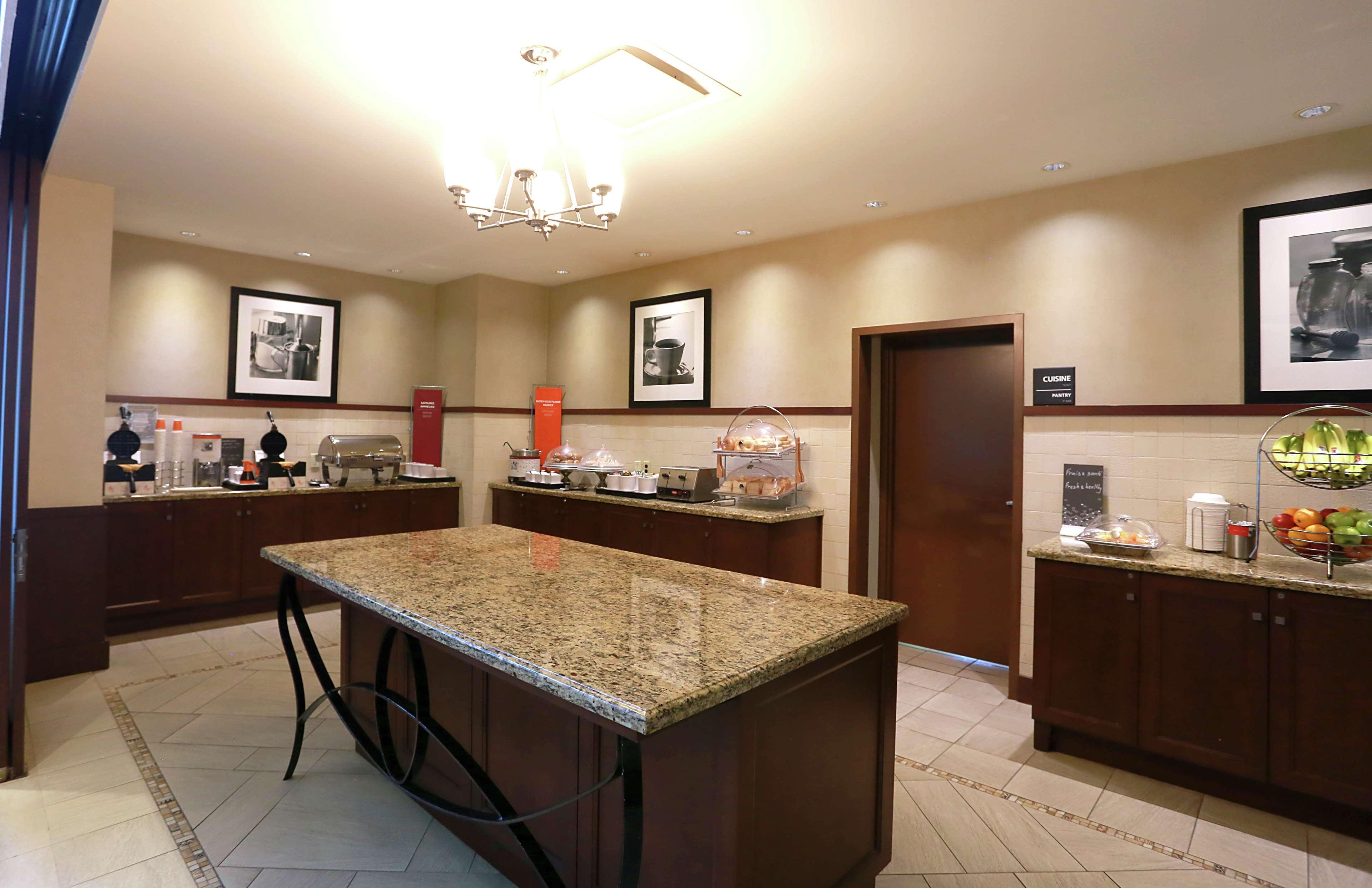 Restaurant Hampton Inn & Suites by Hilton Laval