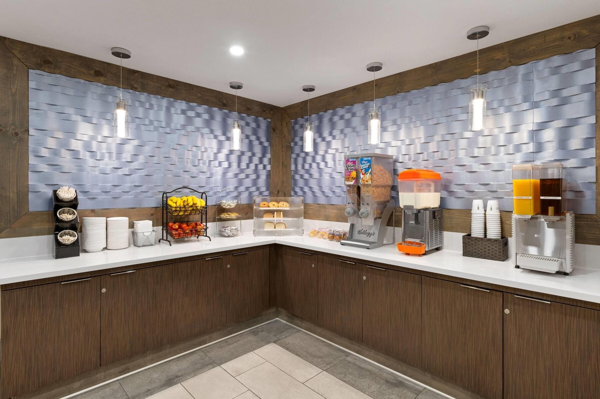 Restaurant Travelodge Inn & Suites by Wyndham Anaheim on Disneyland Dr