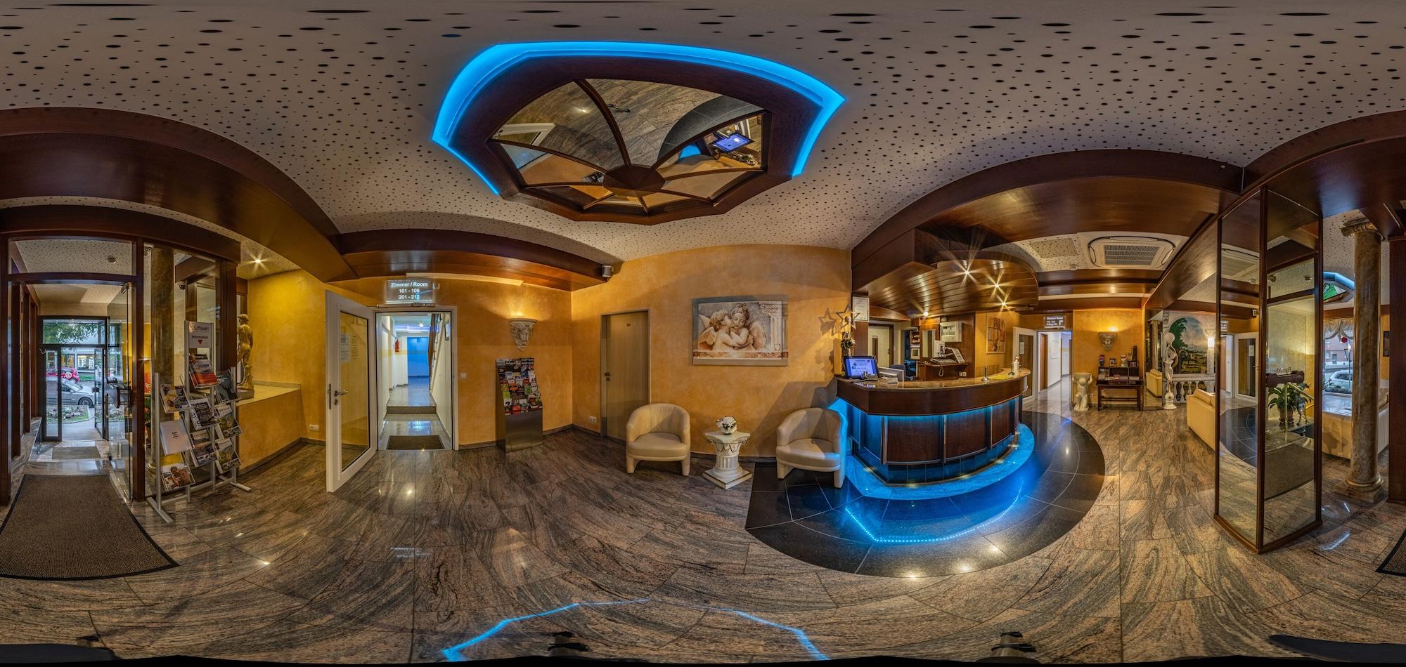 Varios Hotel Astro