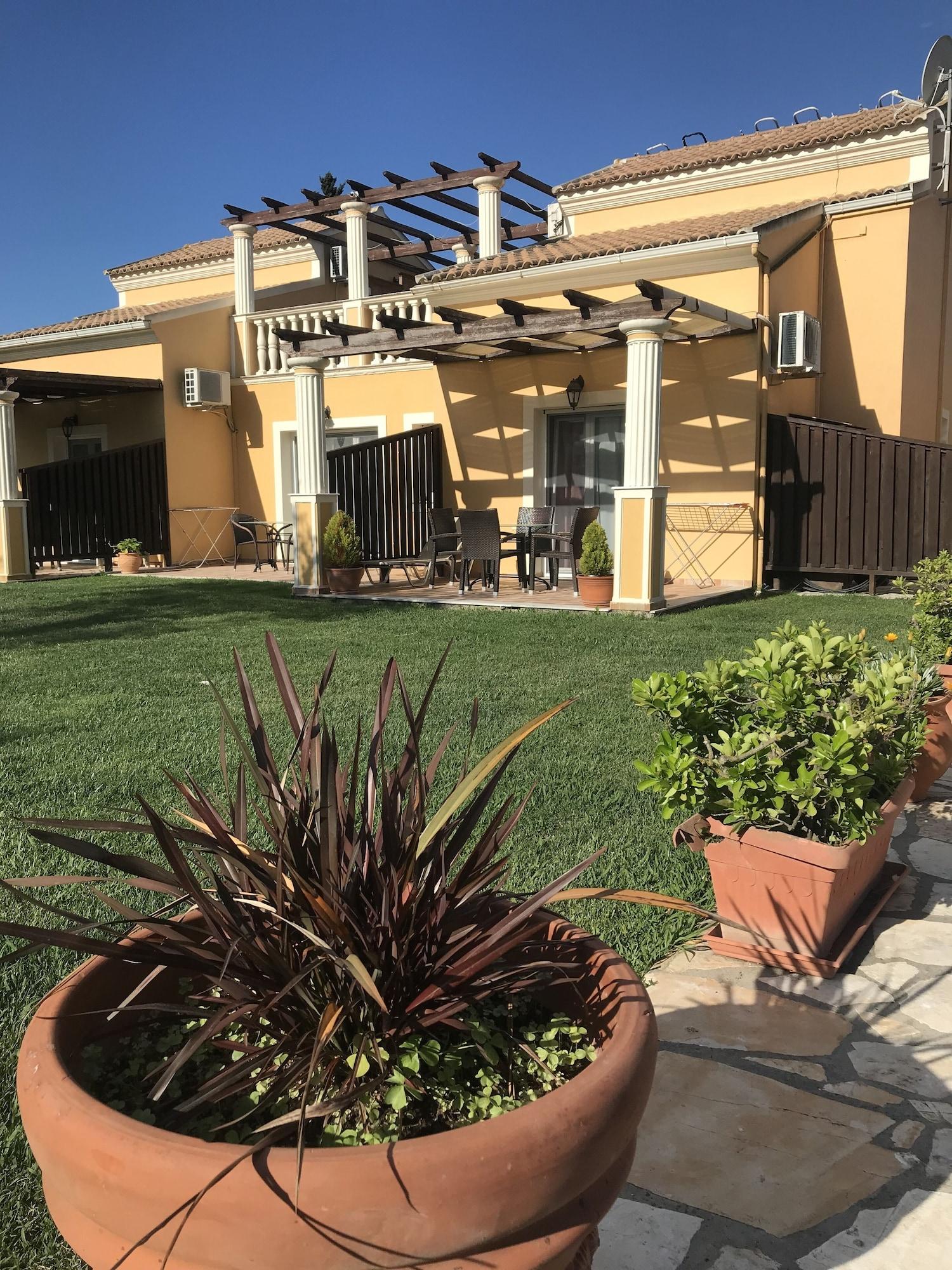 Varios L'Eremo Luxury Apartments