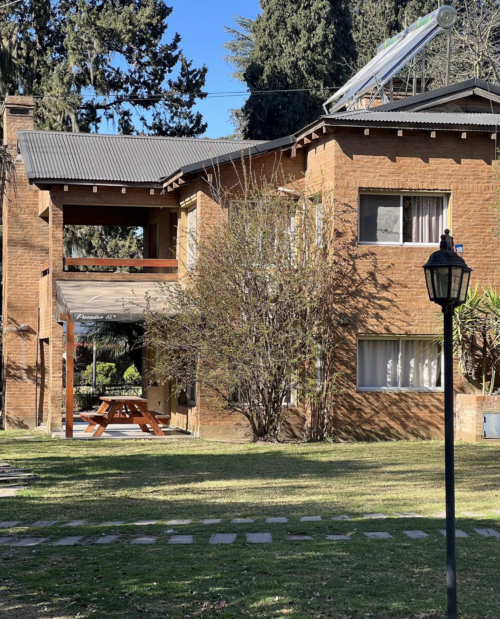 Vista Exterior Parador 15
