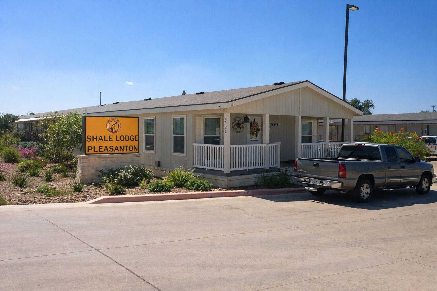 Varios Shale Lodge Pleasanton