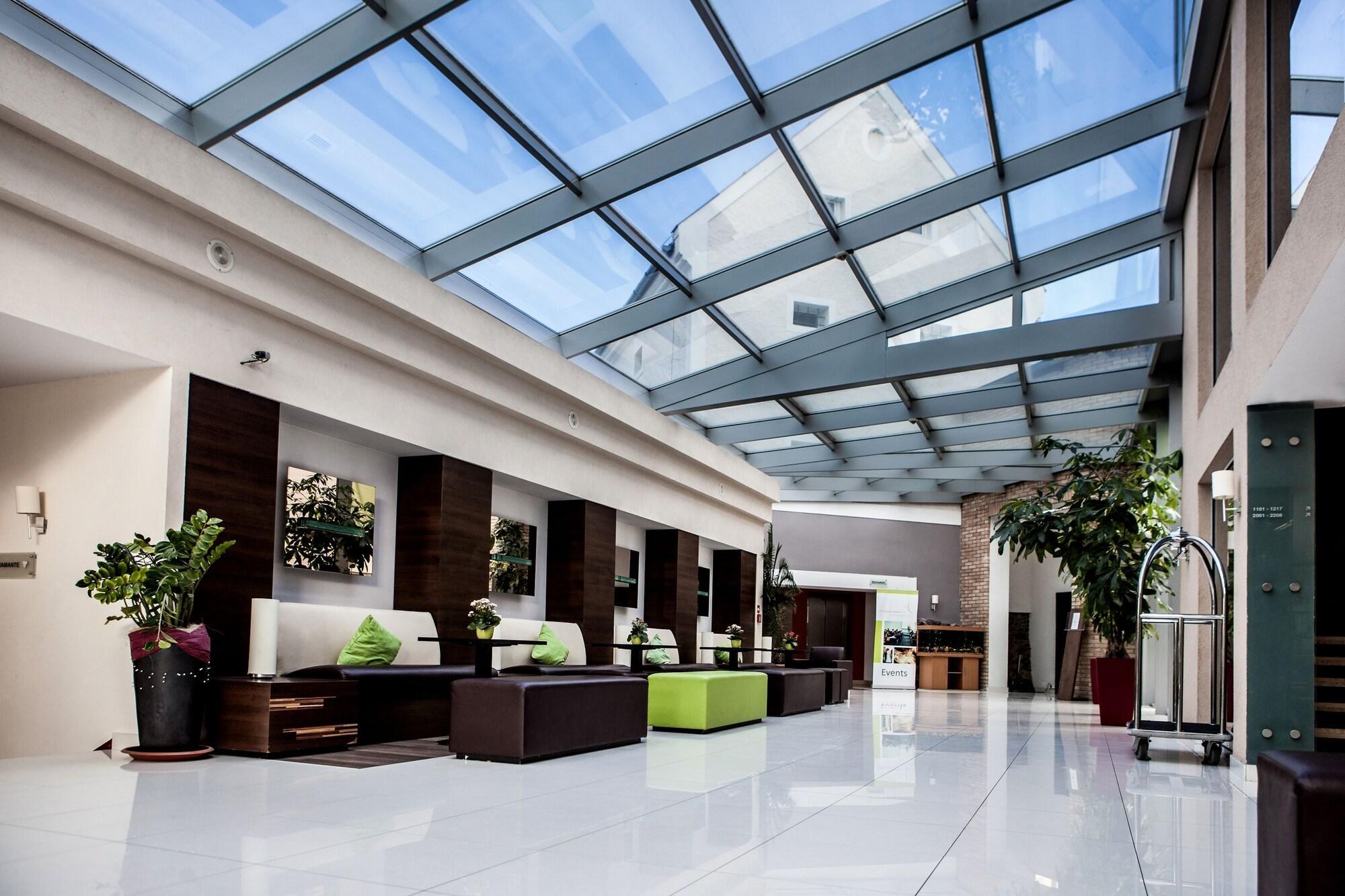 Vista Lobby CE Plaza Hotel