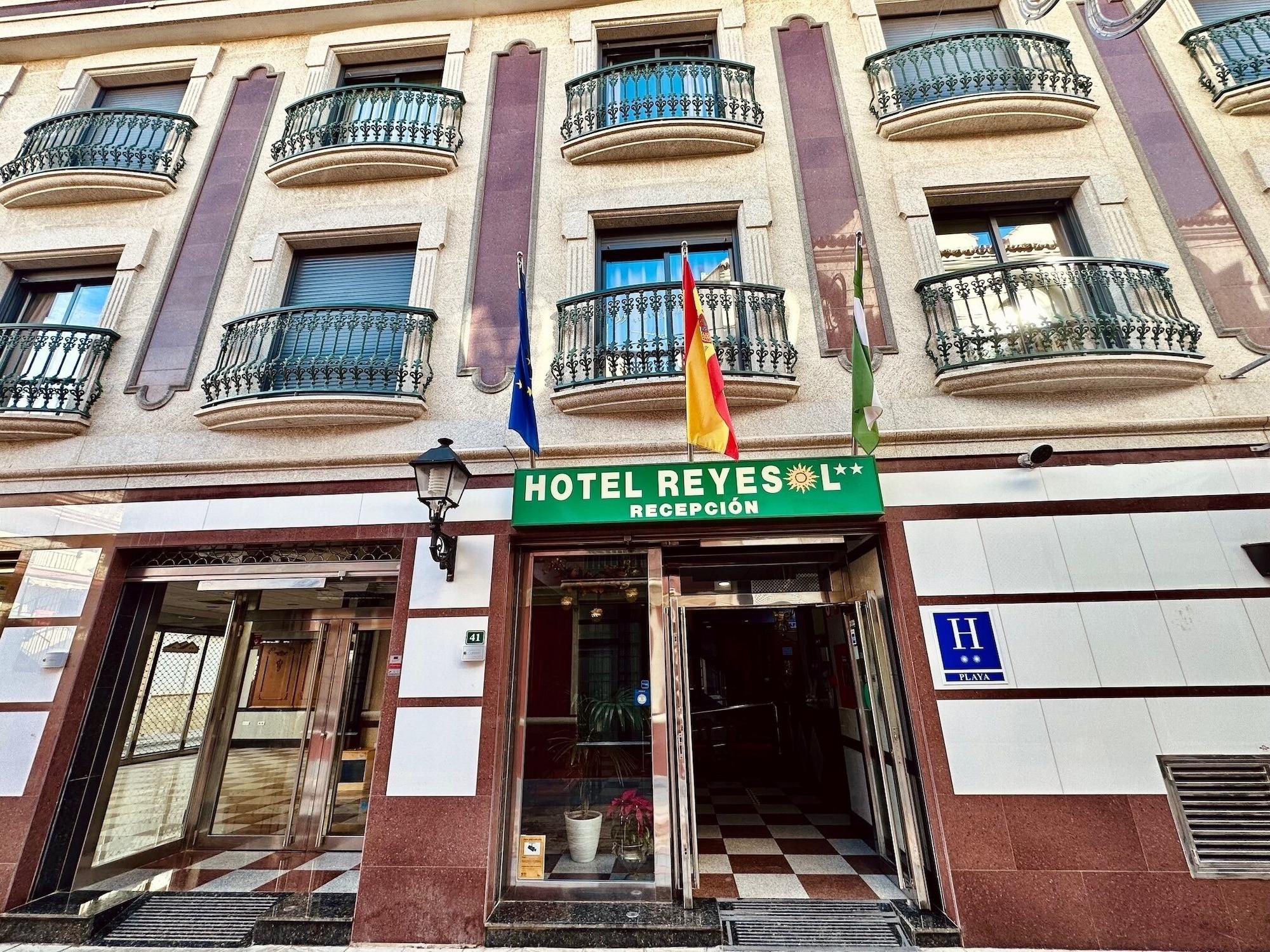 Vista Exterior Hotel Reyesol