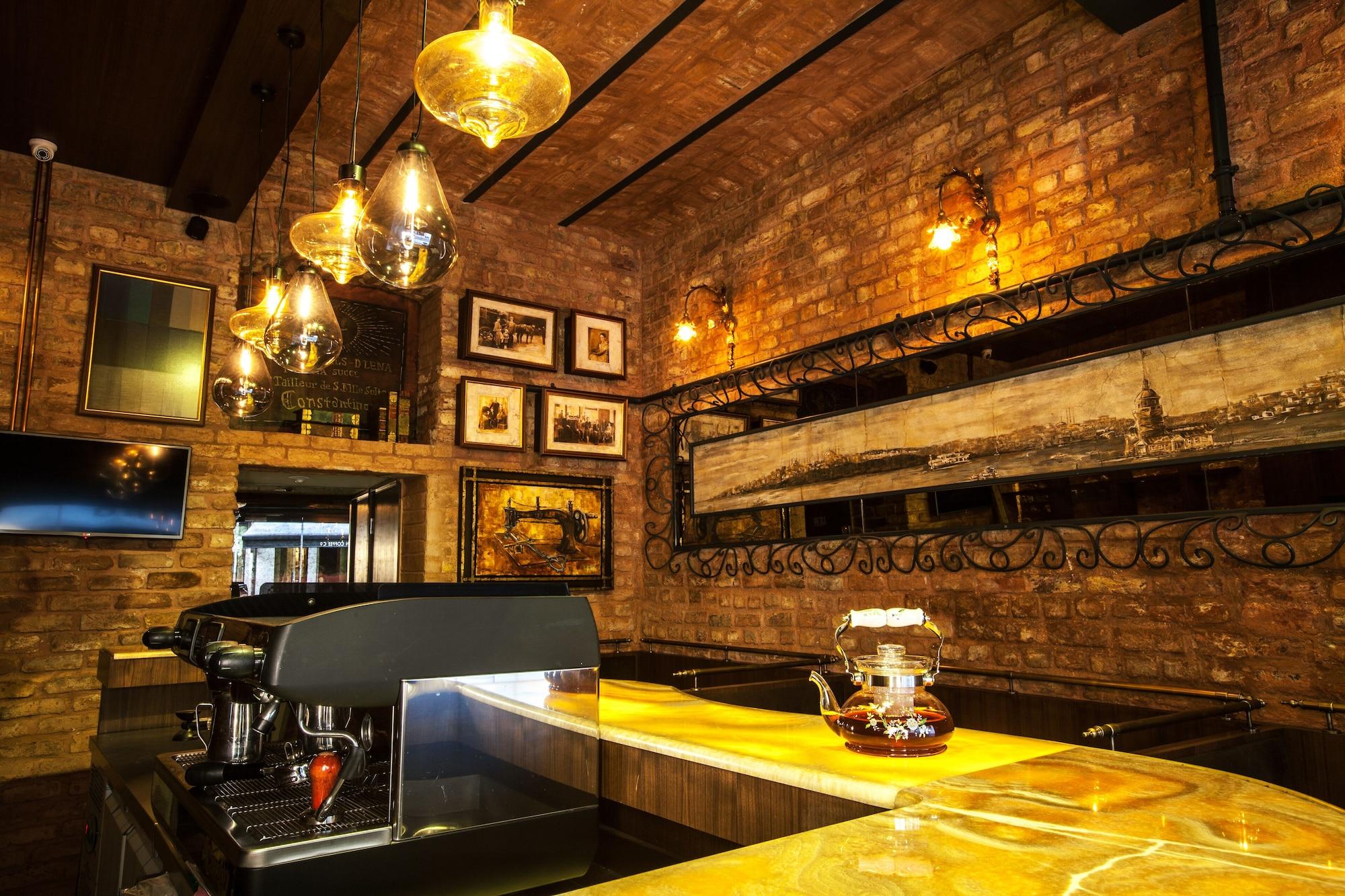 Bar/Salón Hotel Pera Parma