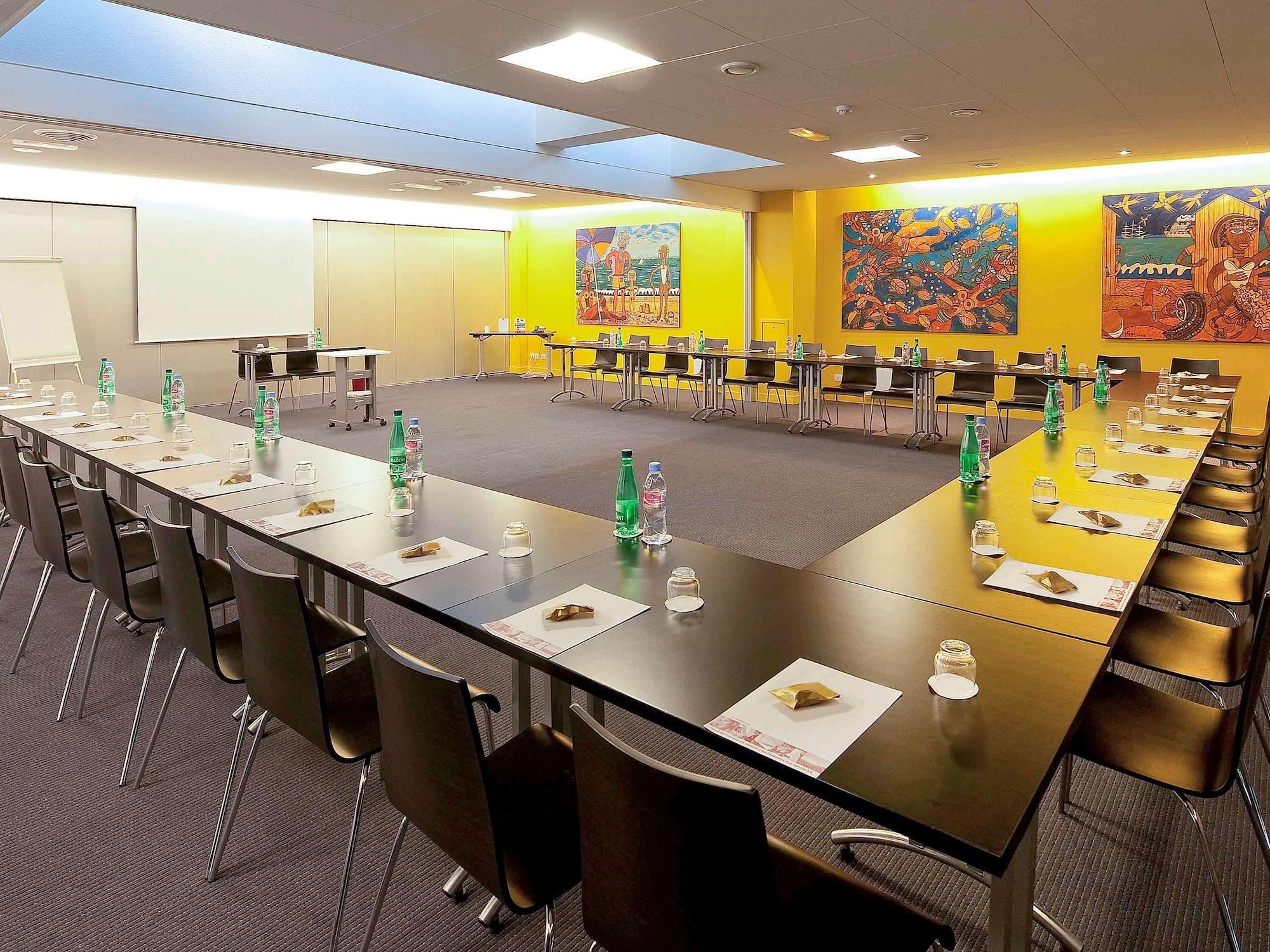 Sala de Reuniones ibis Styles Ouistreham